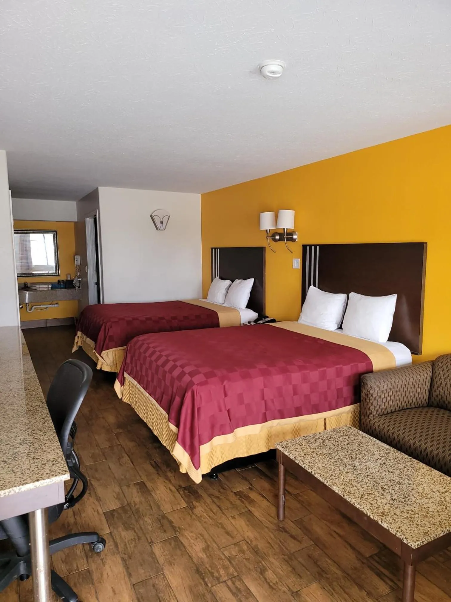Bed in Texas Inn and Suites Raymondville