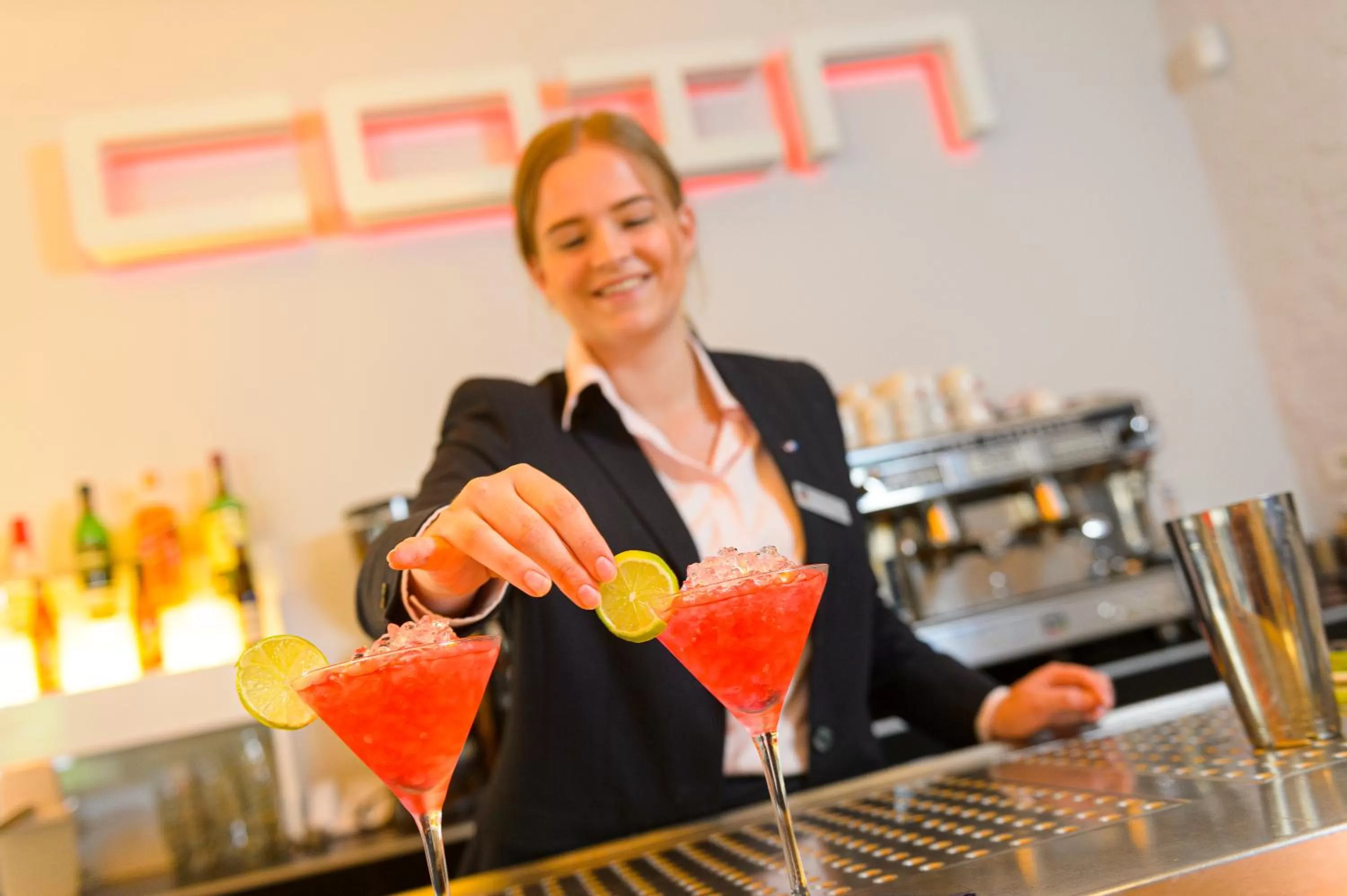 Restaurant/places to eat in Teaching Hotel