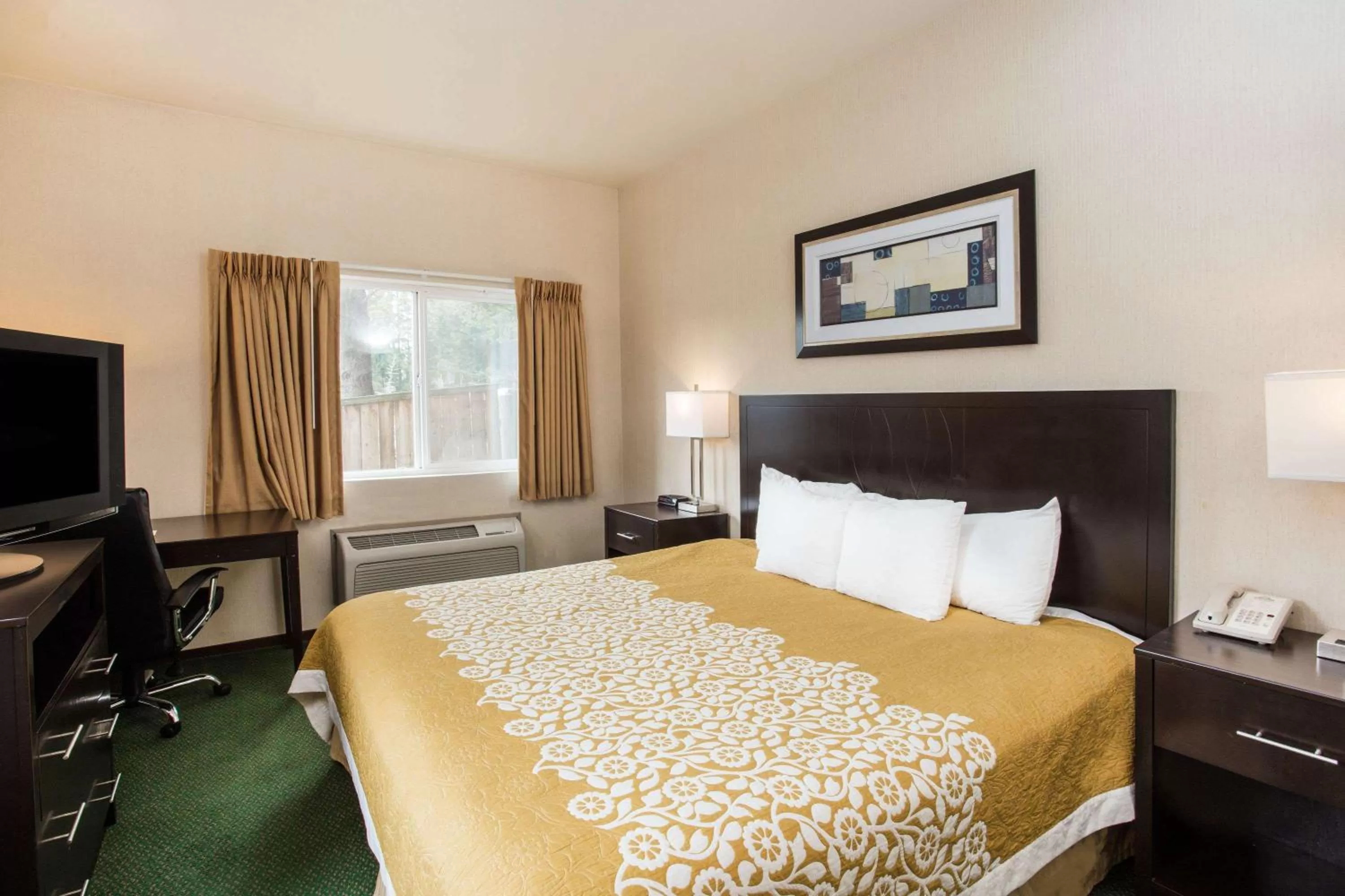 Photo of the whole room, Bed in Days Inn by Wyndham Seattle Aurora