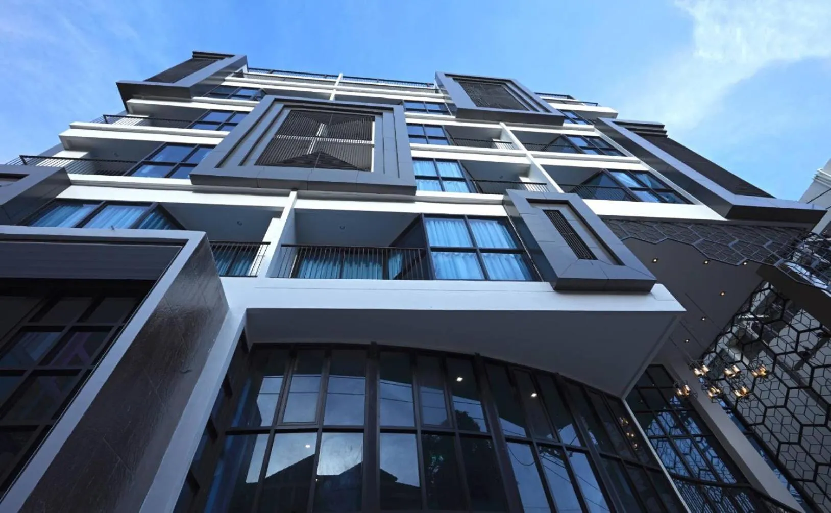 Property building in Chezzotel Pattaya