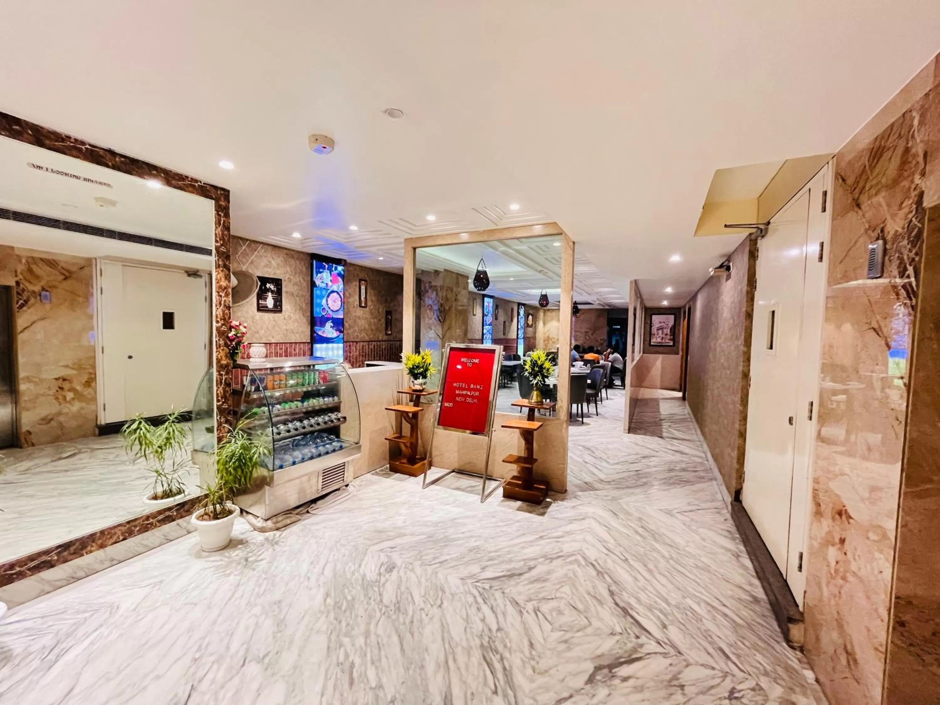 Living room in Hotel Banz near Delhi Airport