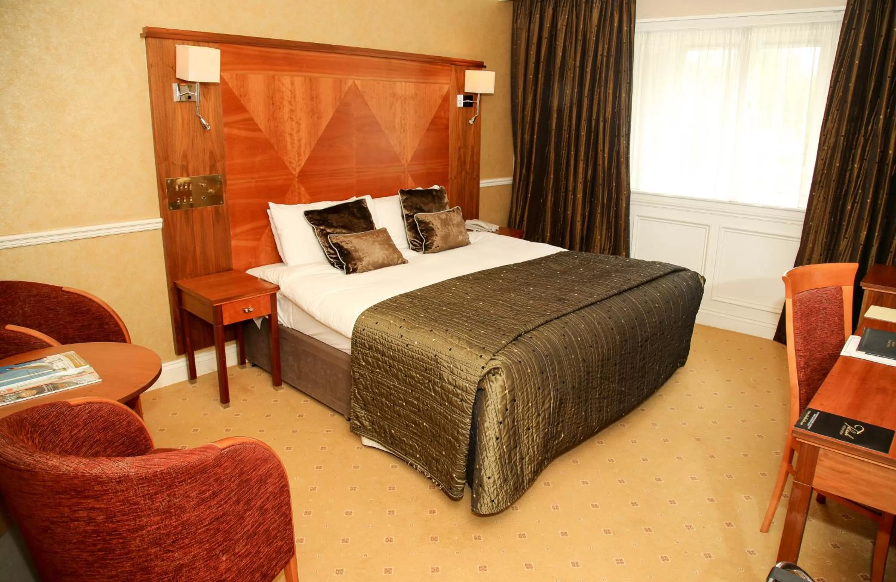 Bedroom, Bed in Quorn Country Hotel Leicester