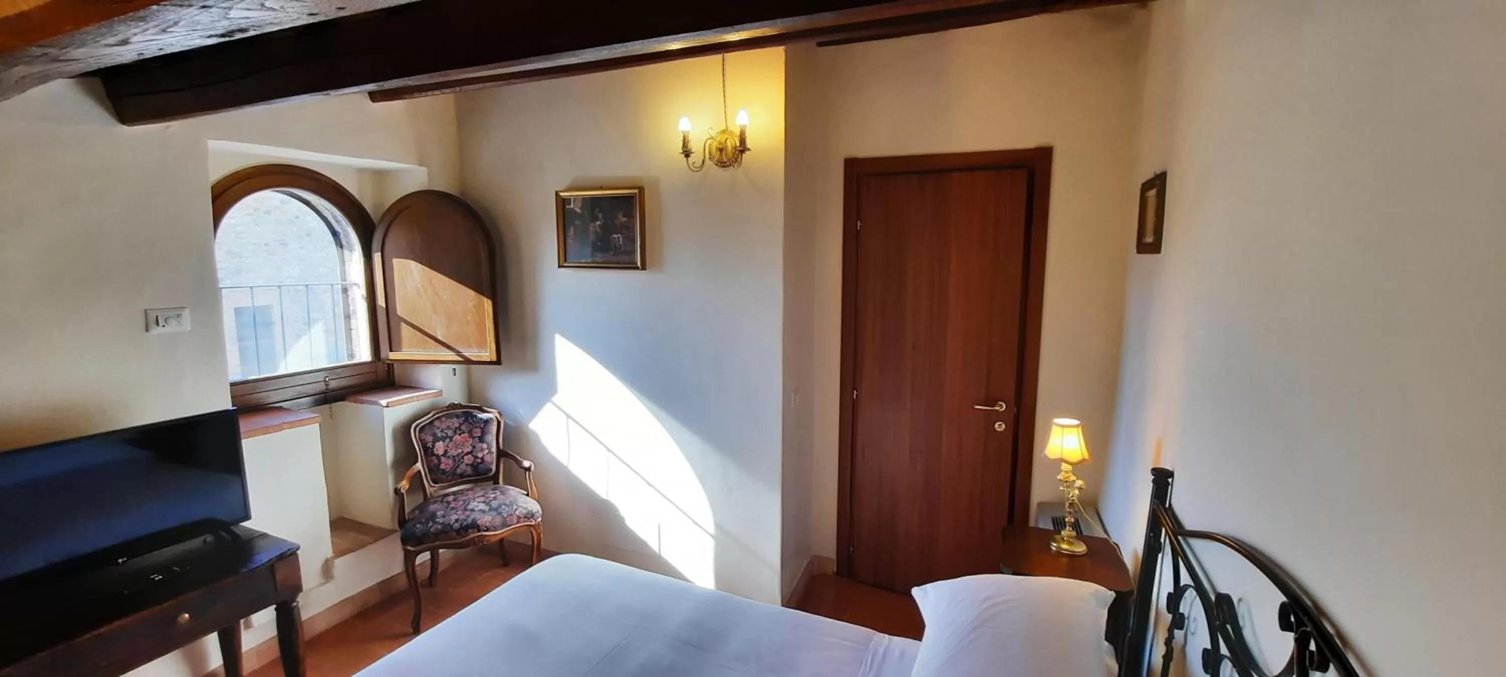 Photo of the whole room, Bed in Borgo Petroro