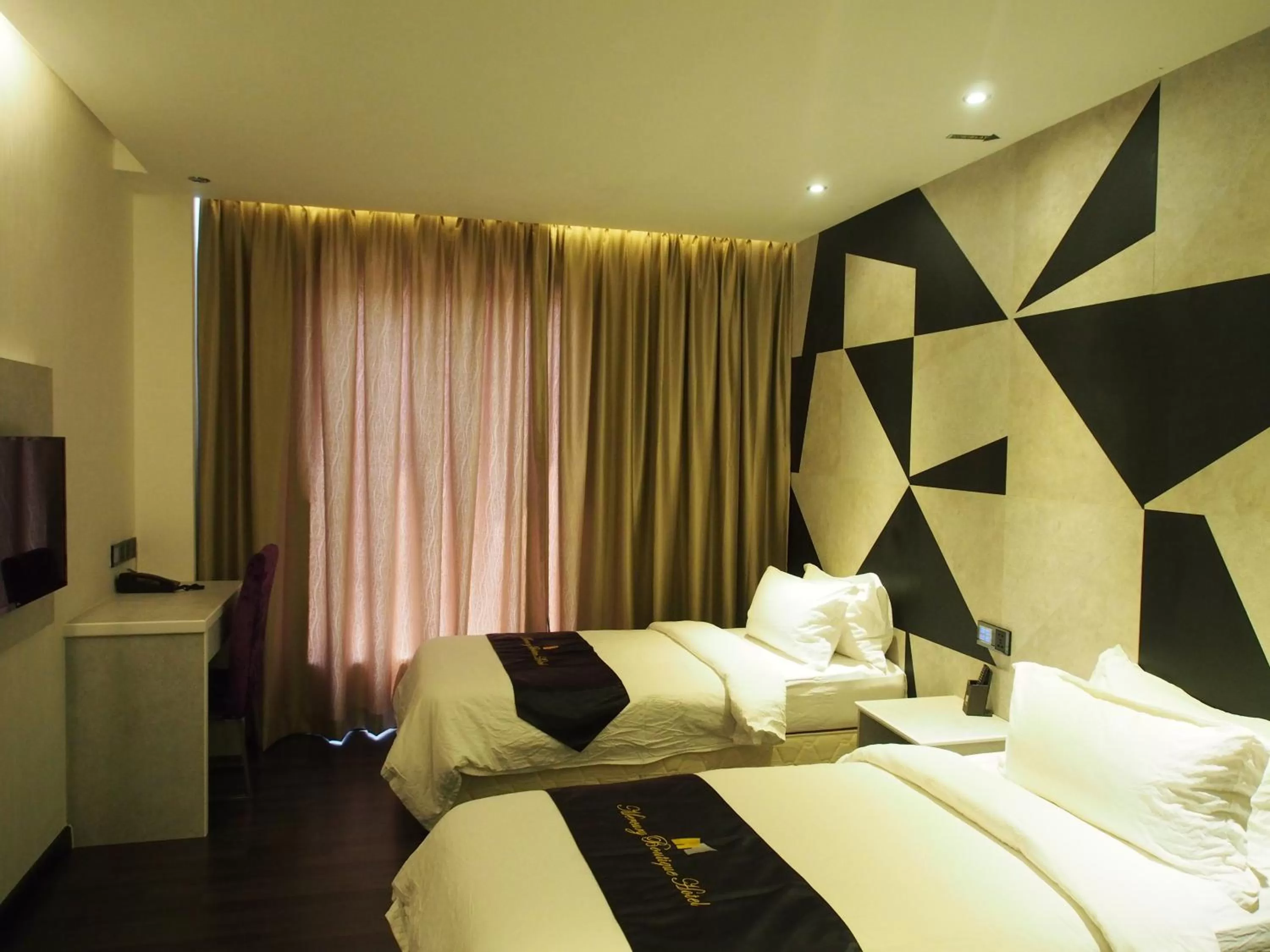 Bedroom, Bed in Mercury Boutique Hotel