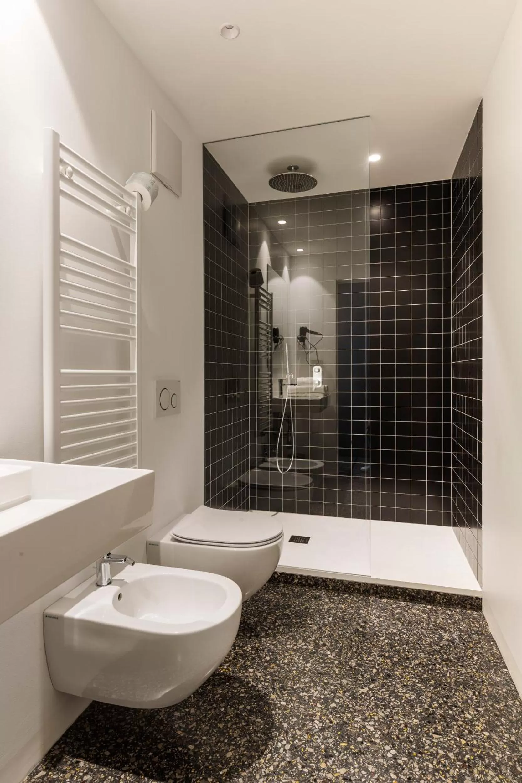 Shower in Pepper Suite