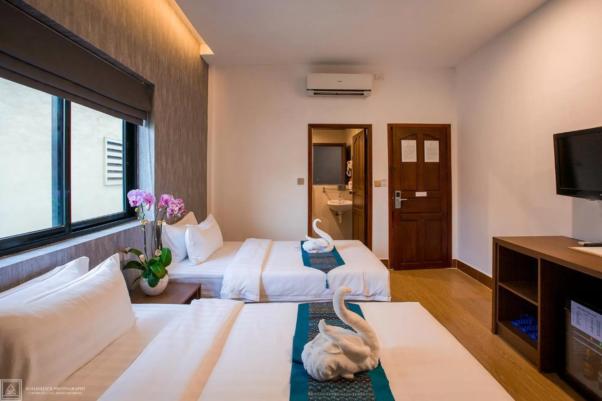 Photo of the whole room, Bed in Orussey One Boutique