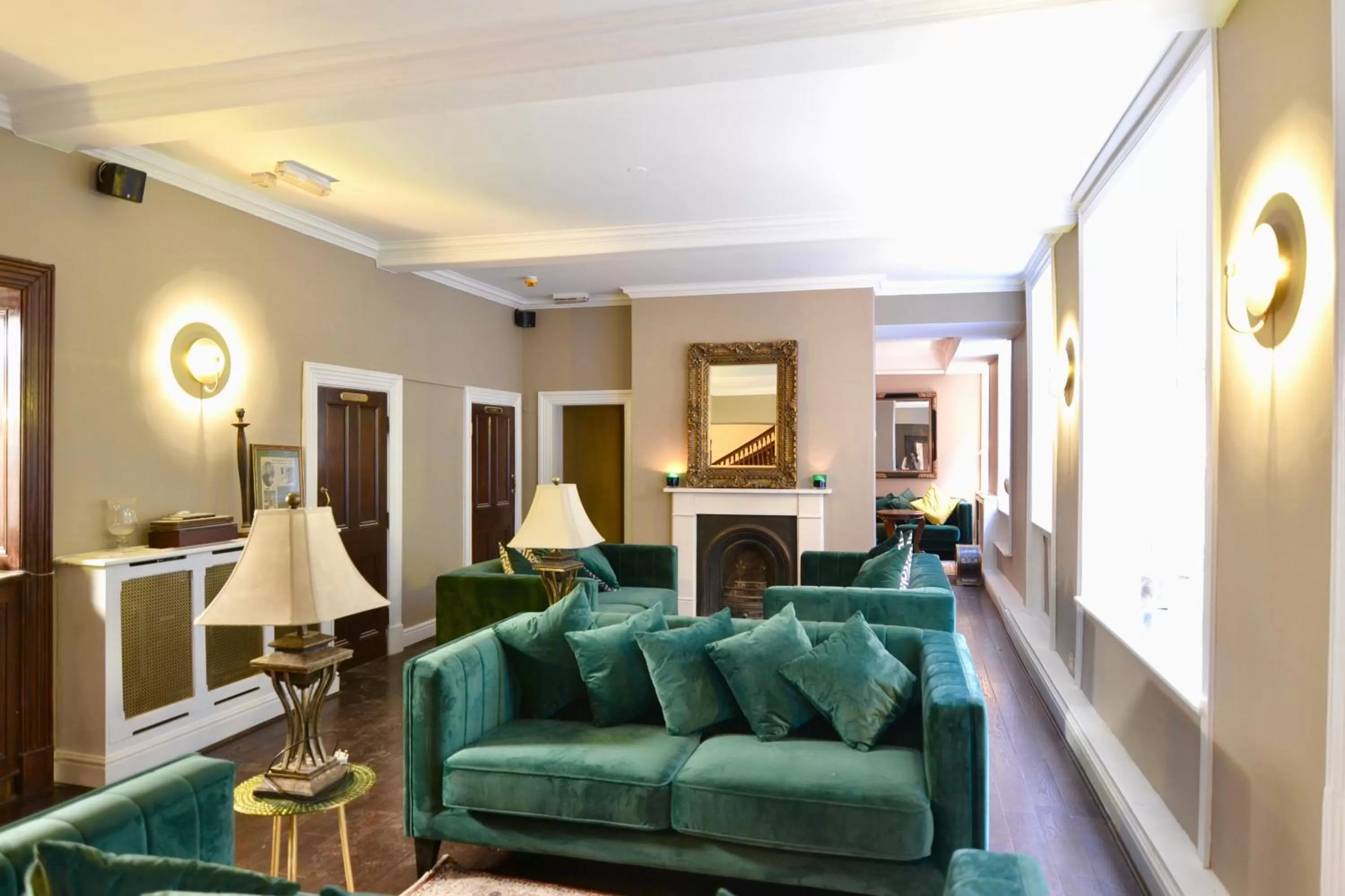 Lounge or bar in Angel and Royal Hotel