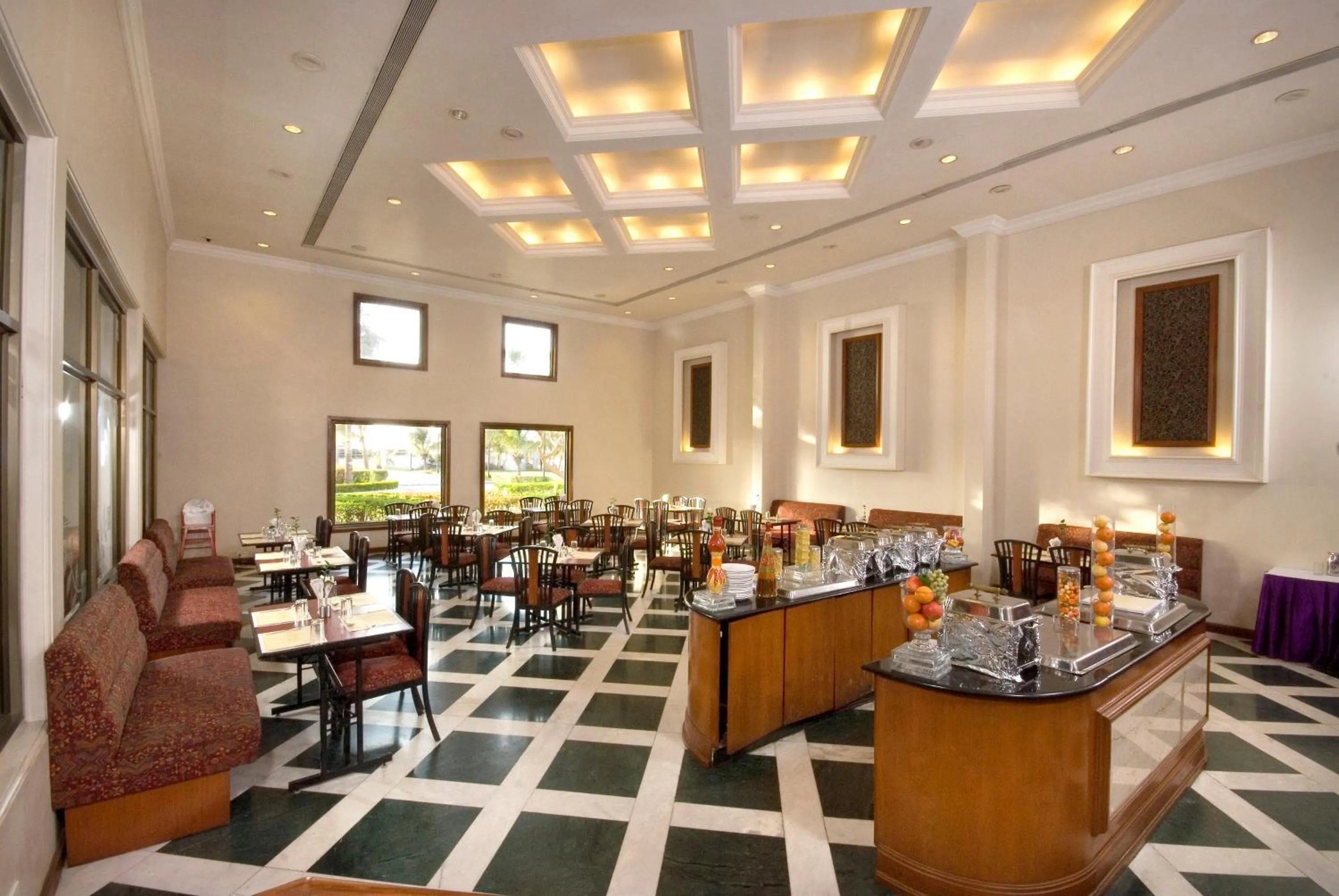 Restaurant/places to eat in Hotel Express Residency-Jamnagar