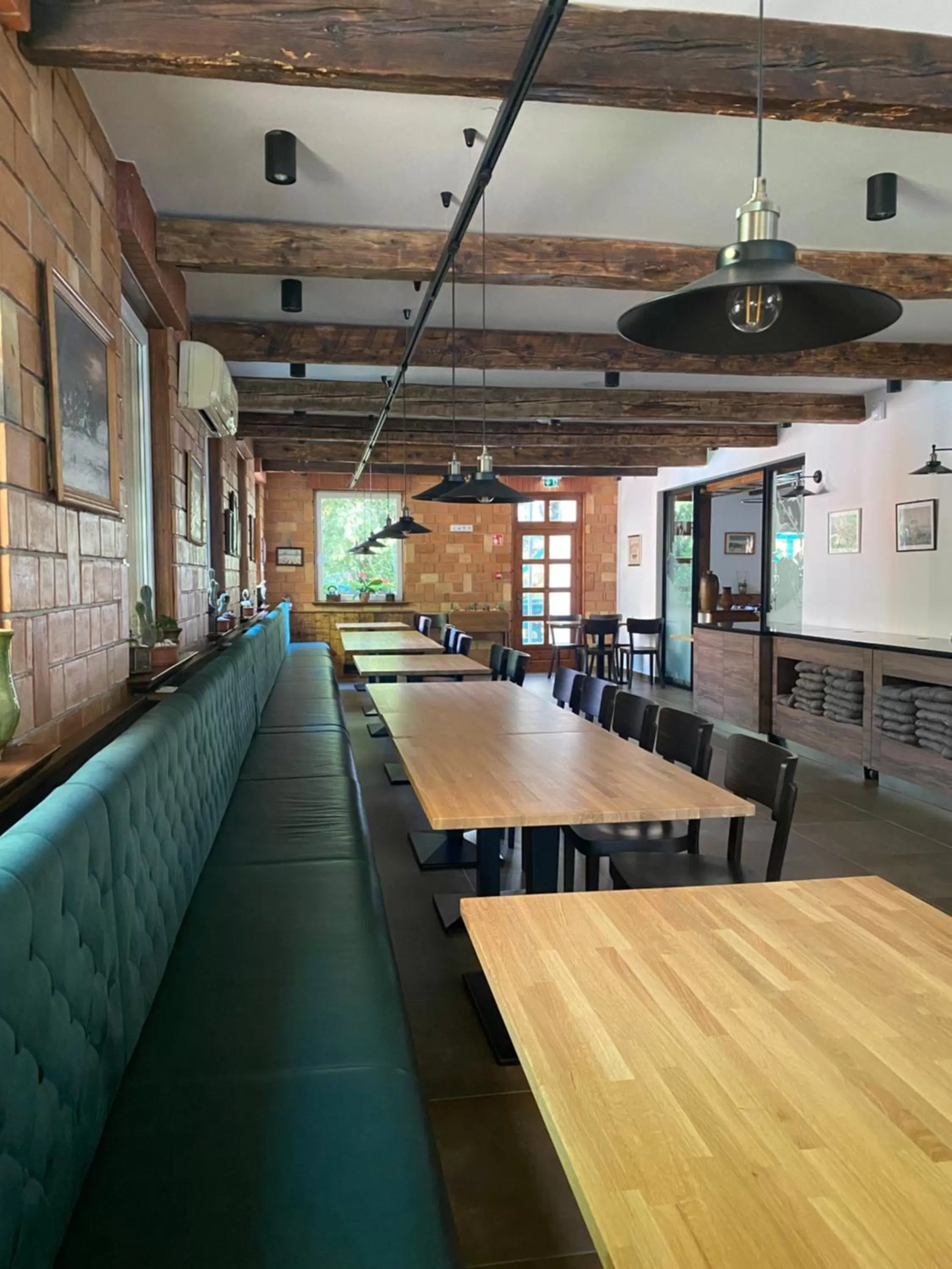 Restaurant/places to eat in A Fogadó