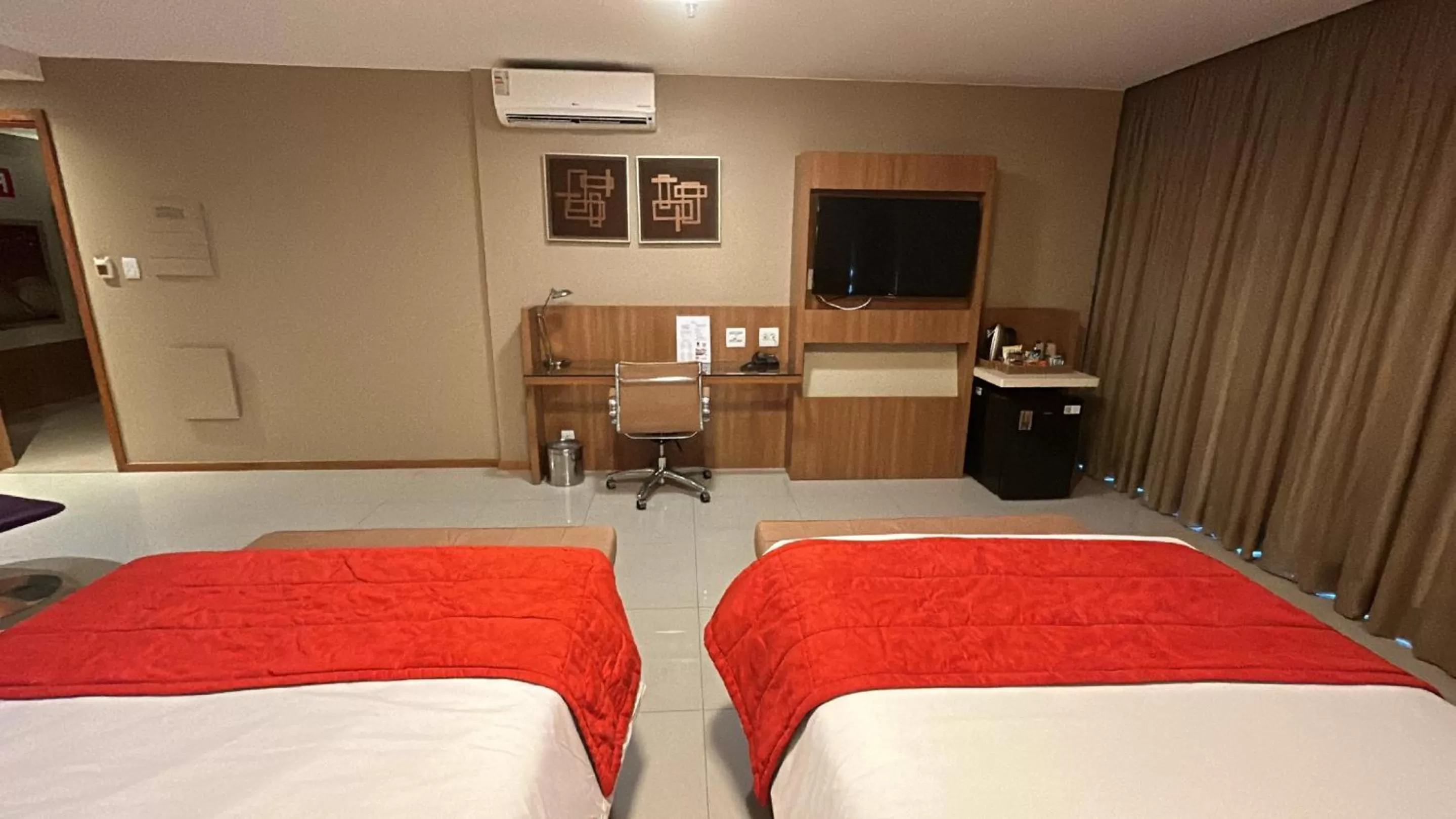 TV and multimedia, Bed in Jade Hotel Brasília