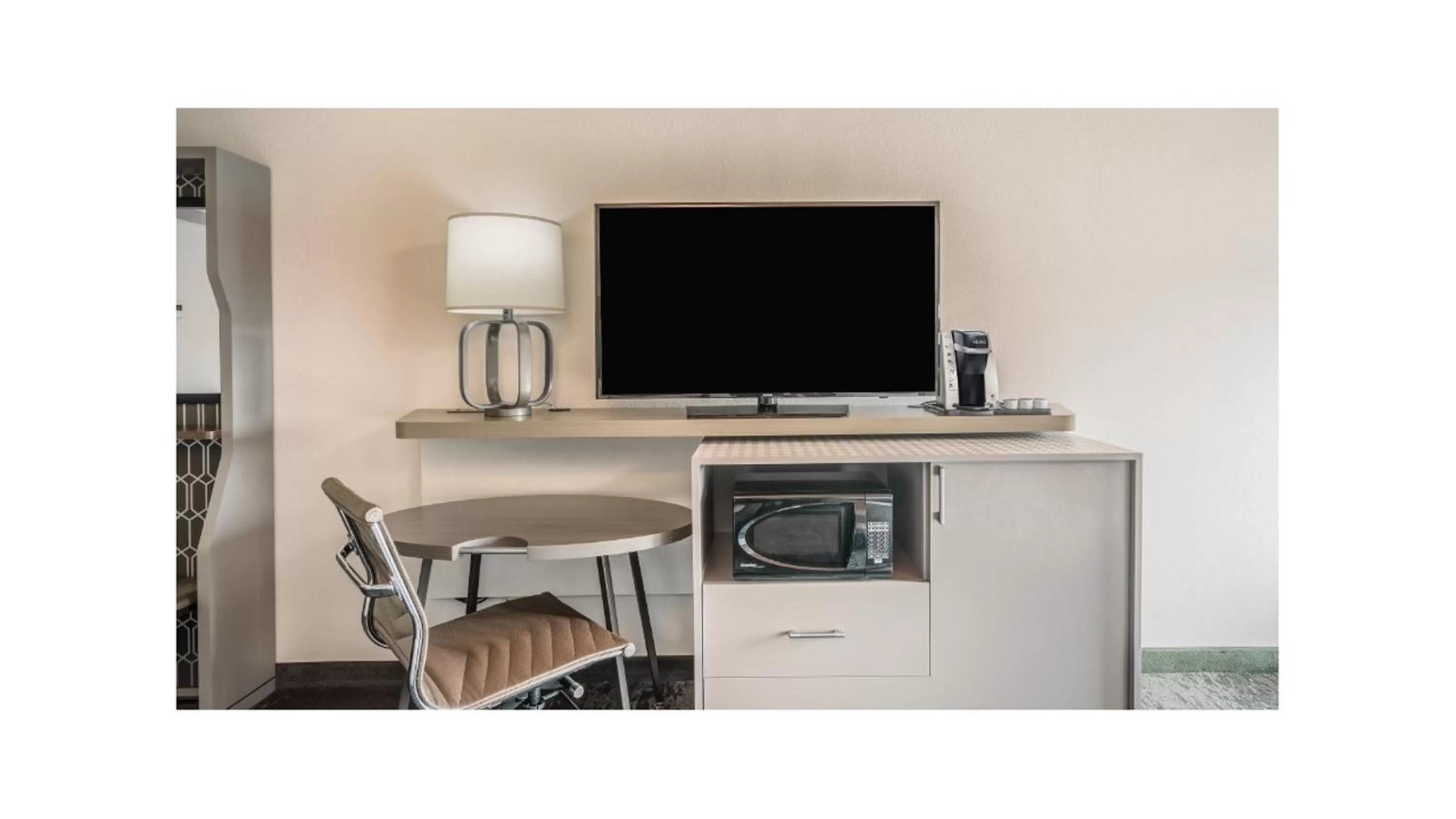 Photo of the whole room in Holiday Inn Roanoke Airport - Conference CTR by IHG