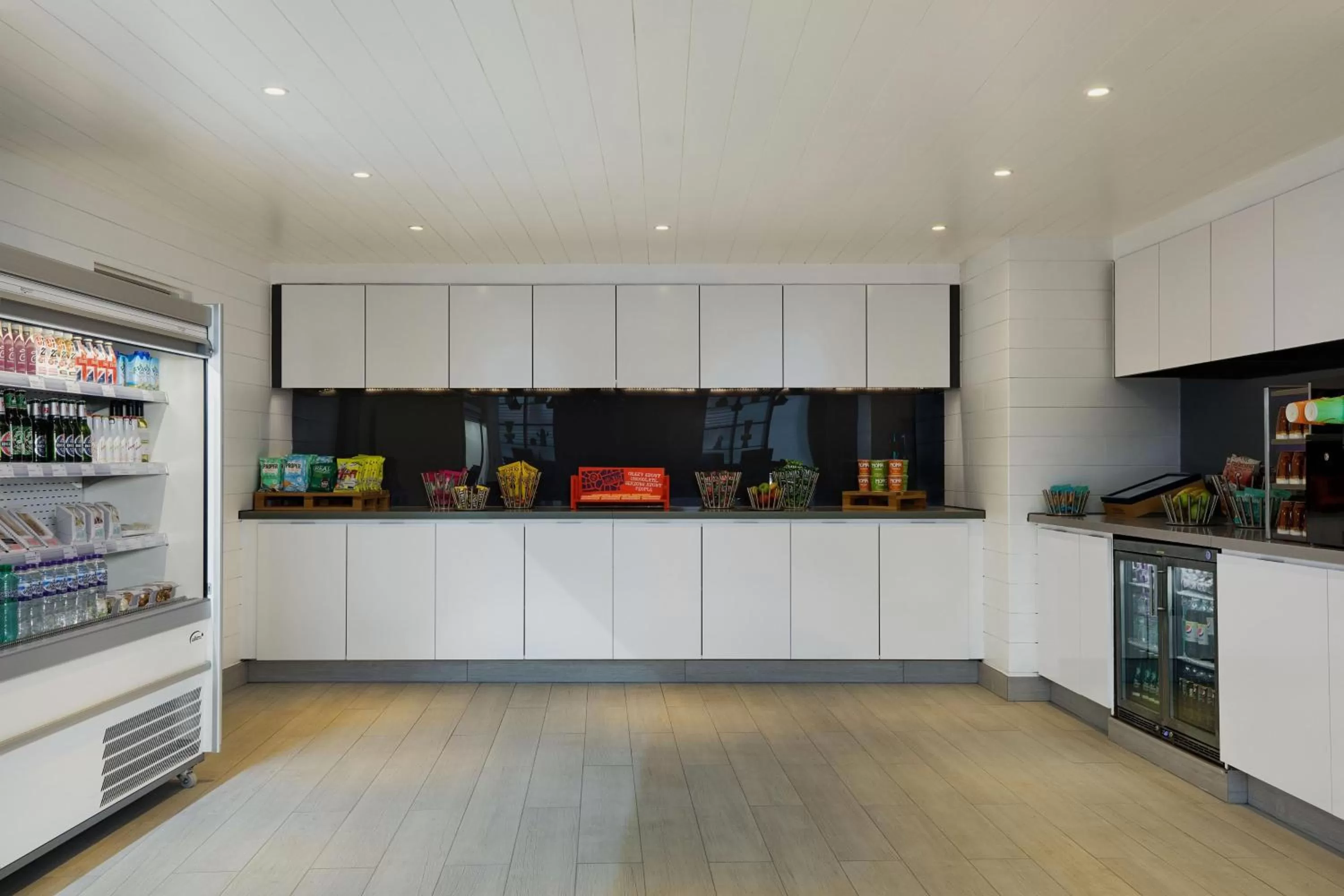 Restaurant/places to eat in Aloft London Excel