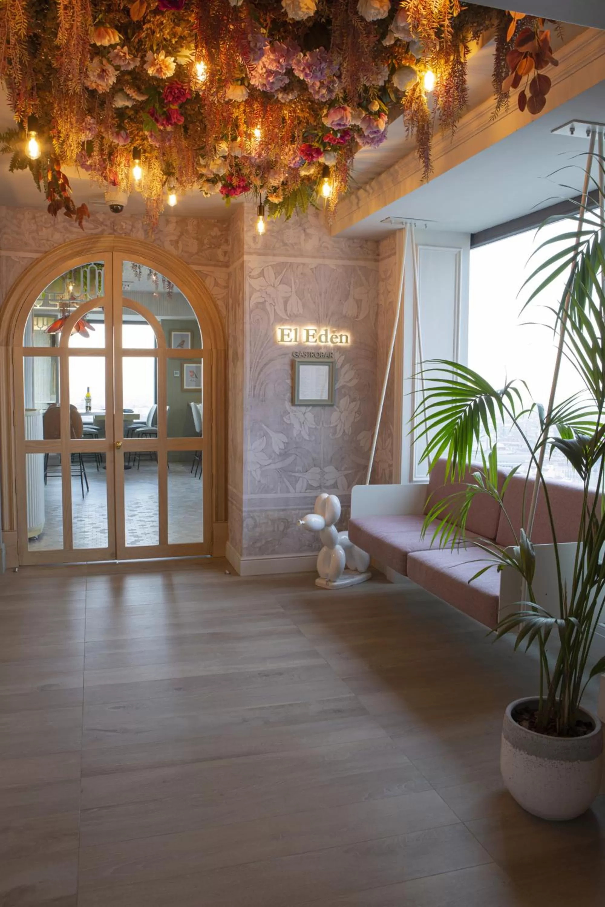 Lounge or bar in Riu Plaza España