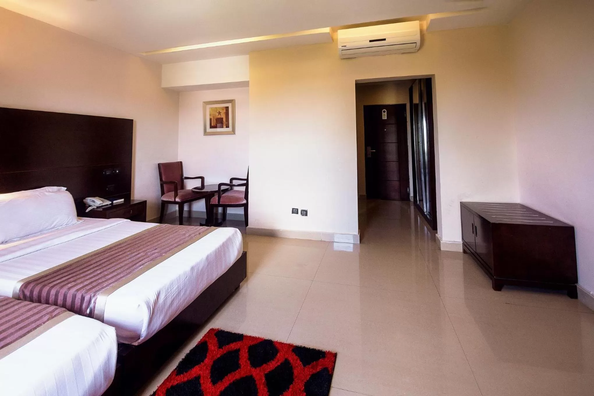 Bedroom, Bed in Noble House Hotel