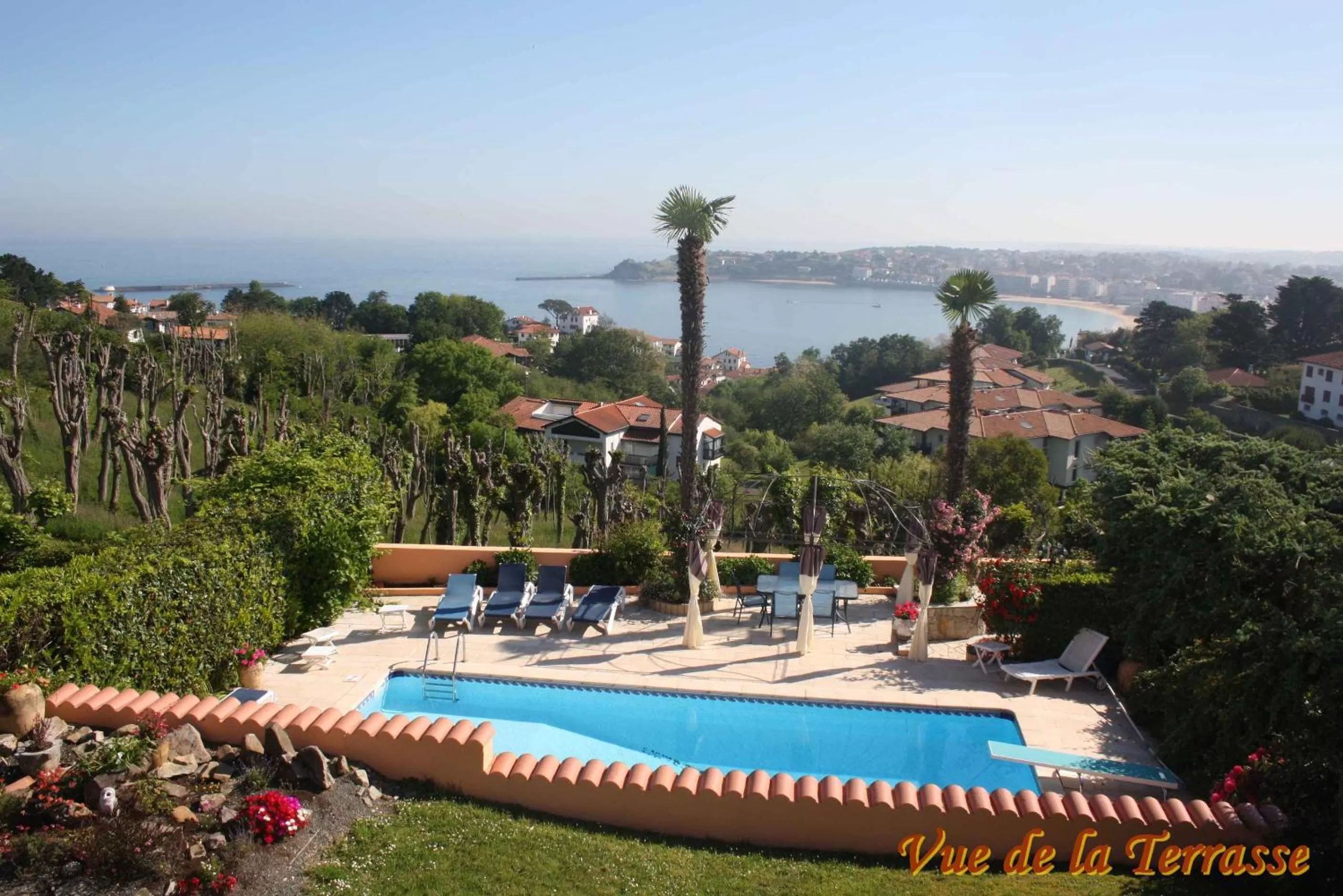 Swimming pool in Villa Erresiñolettean