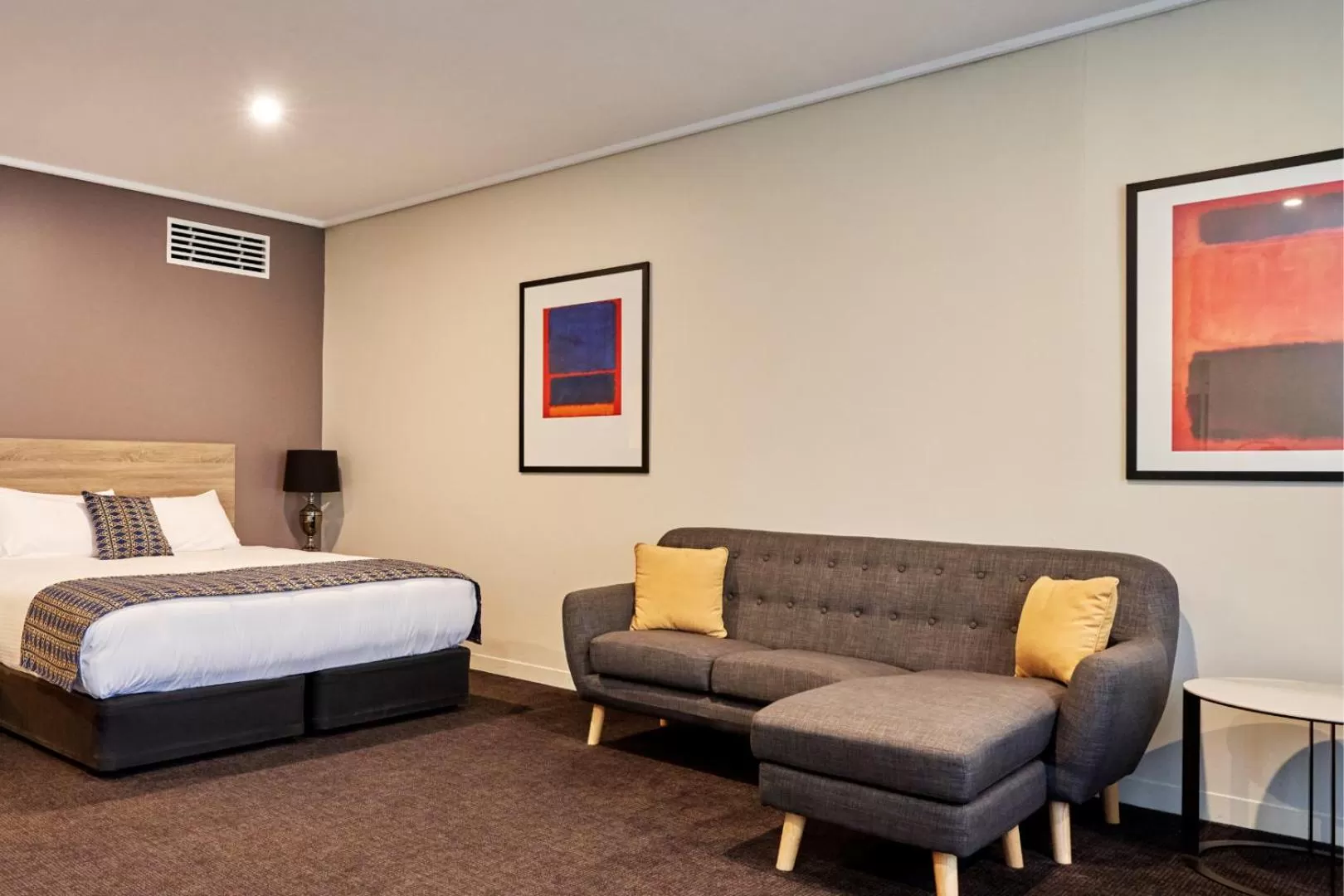 Seating area, Bed in The Dingley Hotel