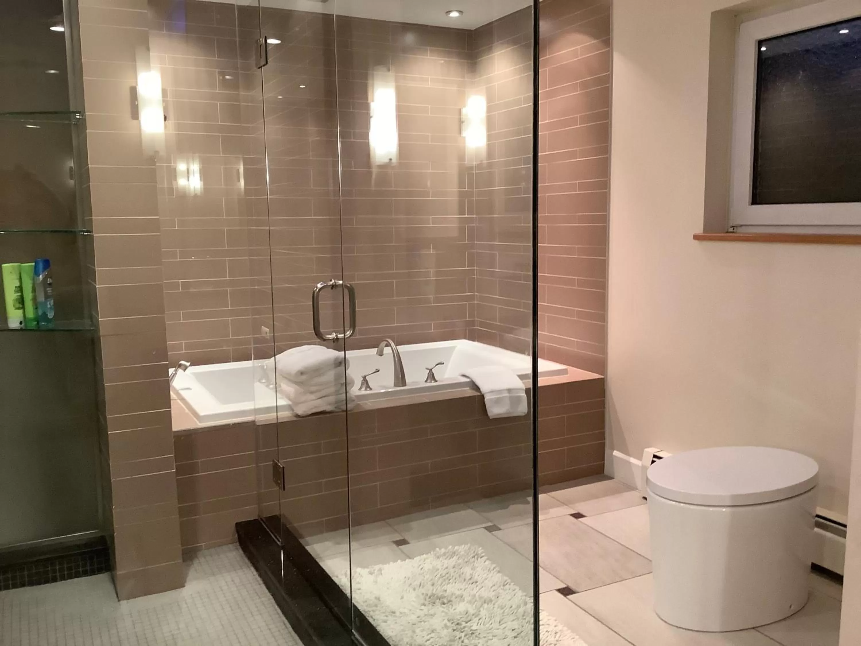 Bathroom in Suite Smart Vancouver