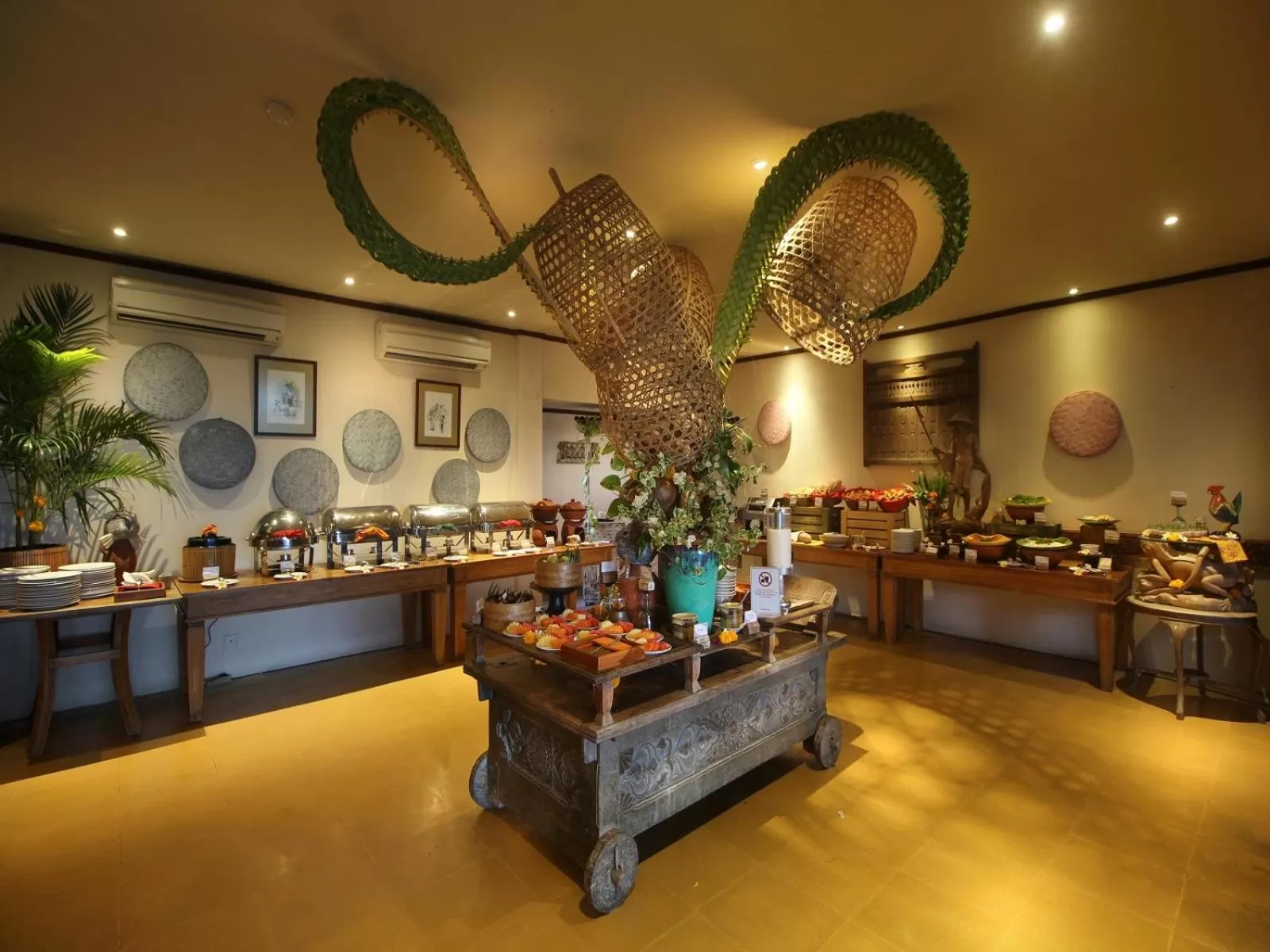 Restaurant/places to eat in AlamKulkul Boutique Resort