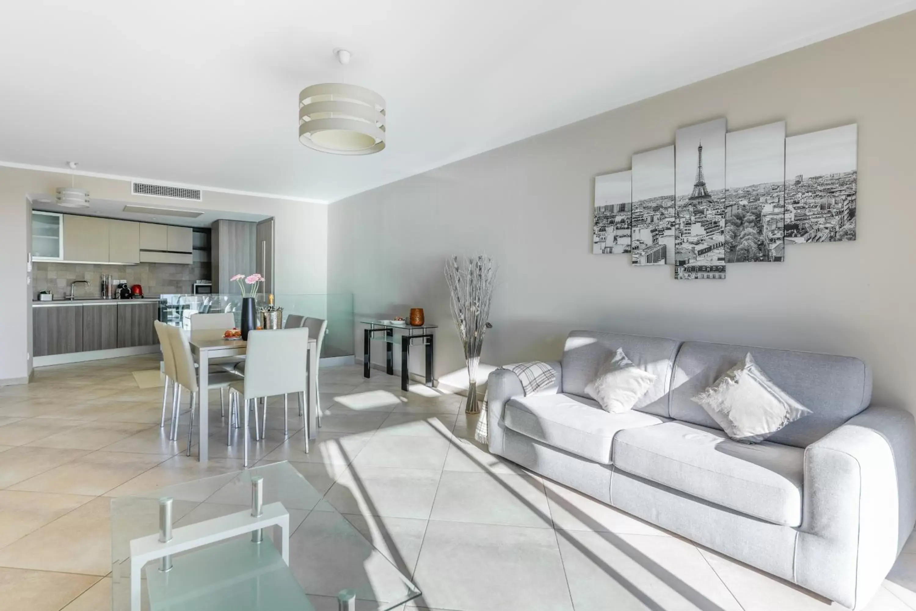 Apartment with Sea View in LE MIDI 8 by ESTATES CANNES Apartment with Sea View in LE MIDI 8 by ESTATES CANNES