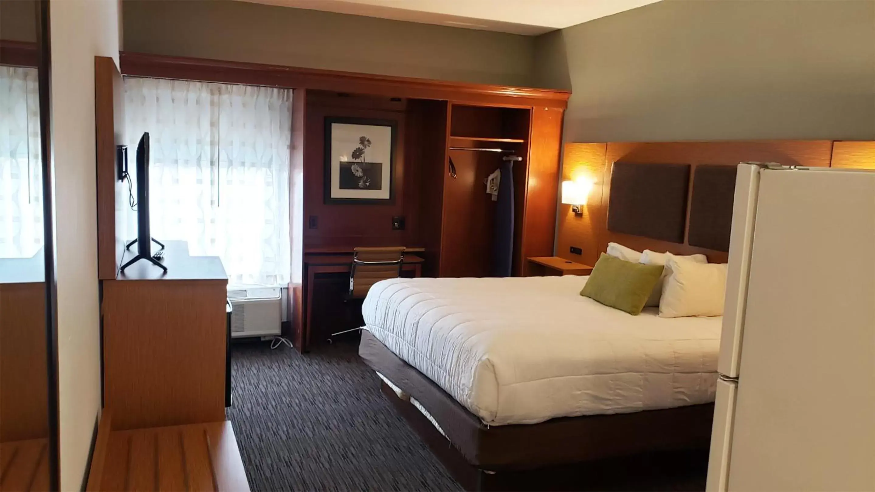 Standard Queen Room in MainStay Suites Springfield IL Standard Queen Room in MainStay Suites Springfield IL