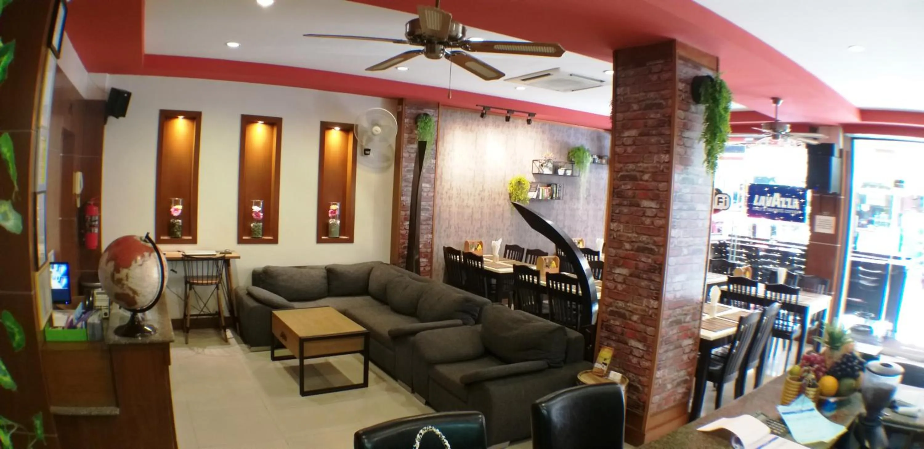 Restaurant/places to eat in U Sabai Living Hotel