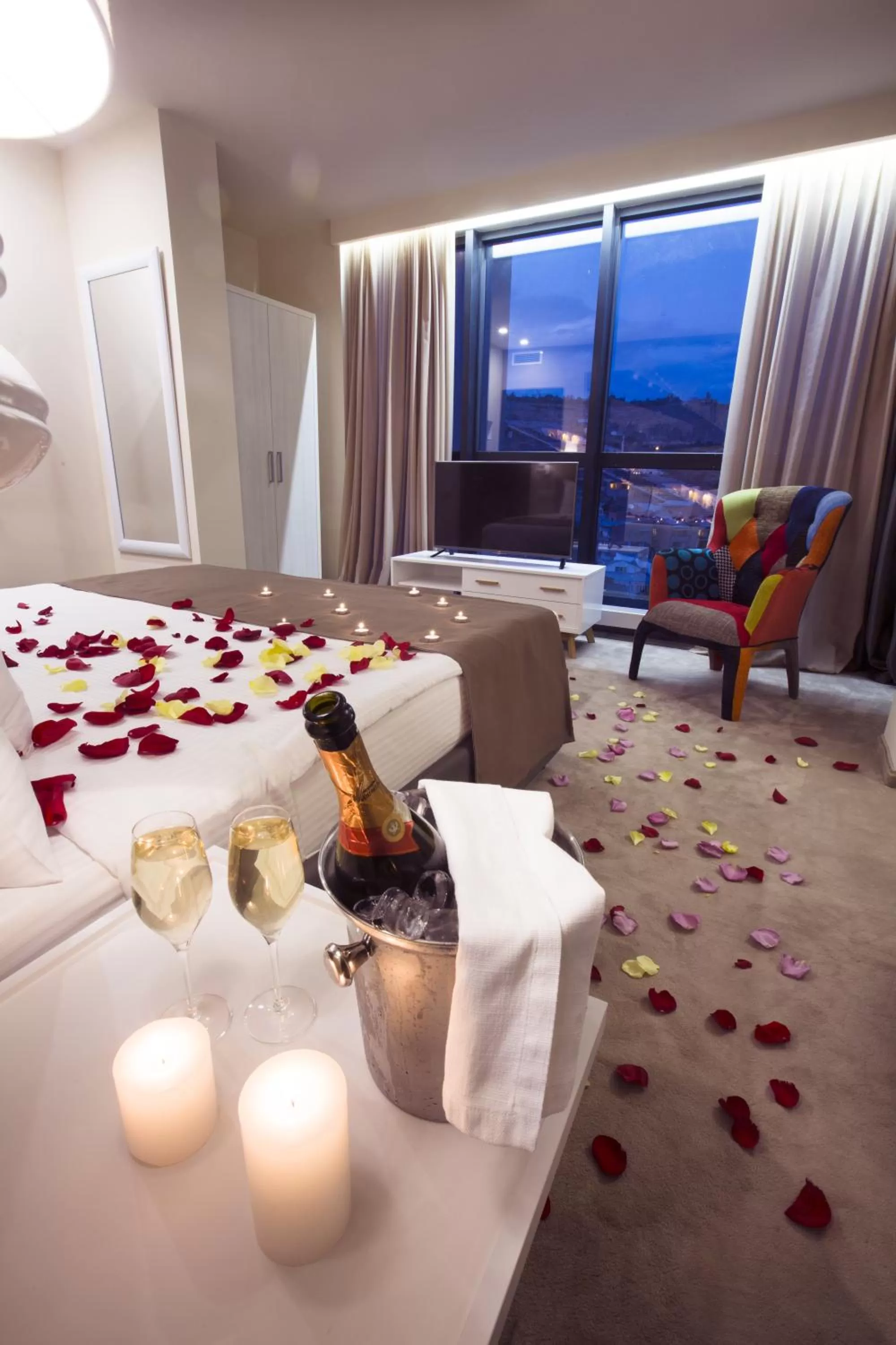 Decorative detail, Bed in Opera Suite Hotel