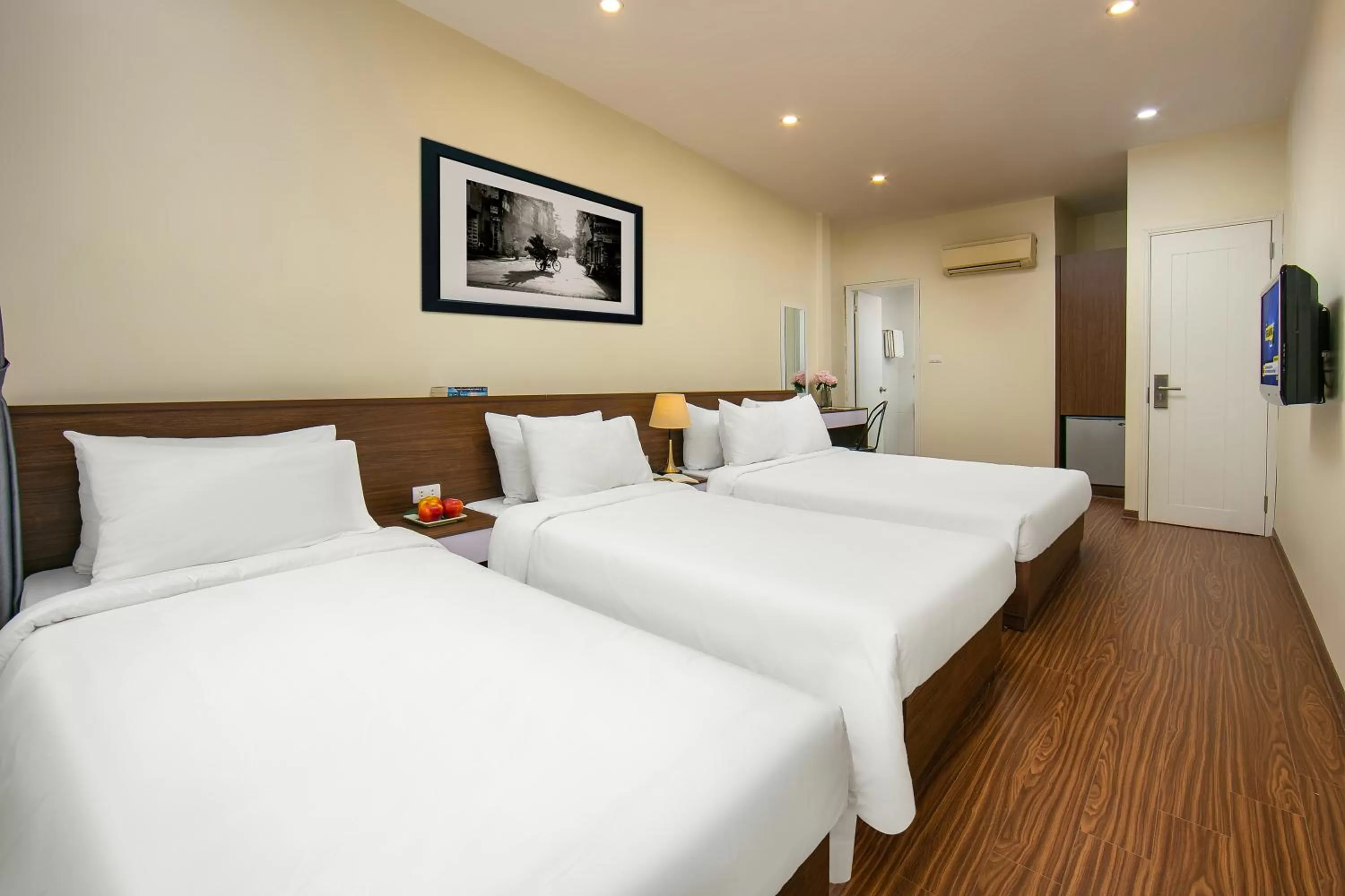 Bed in Queen Cafe Hotel & Pub