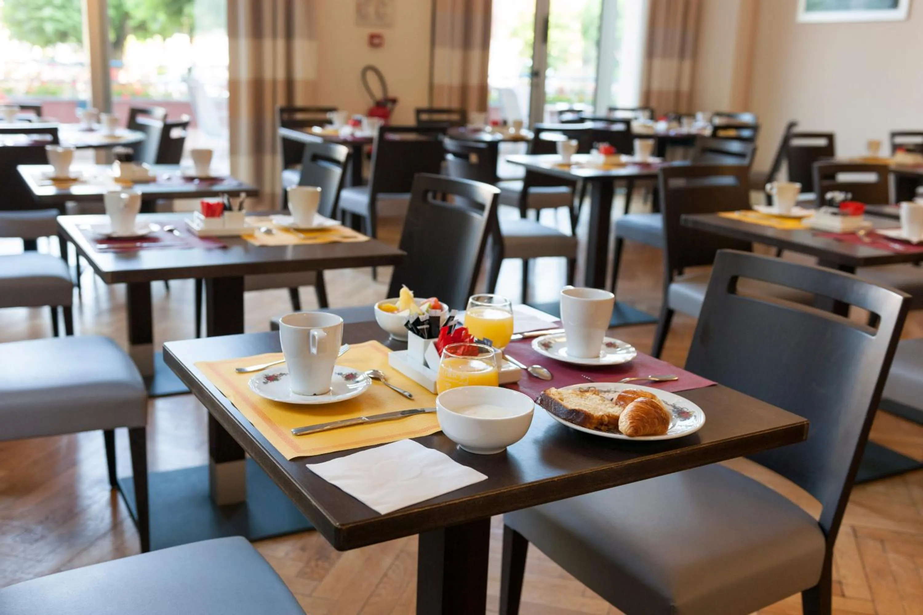 Breakfast in Grand Hôtel Filippo Strasbourg Nord