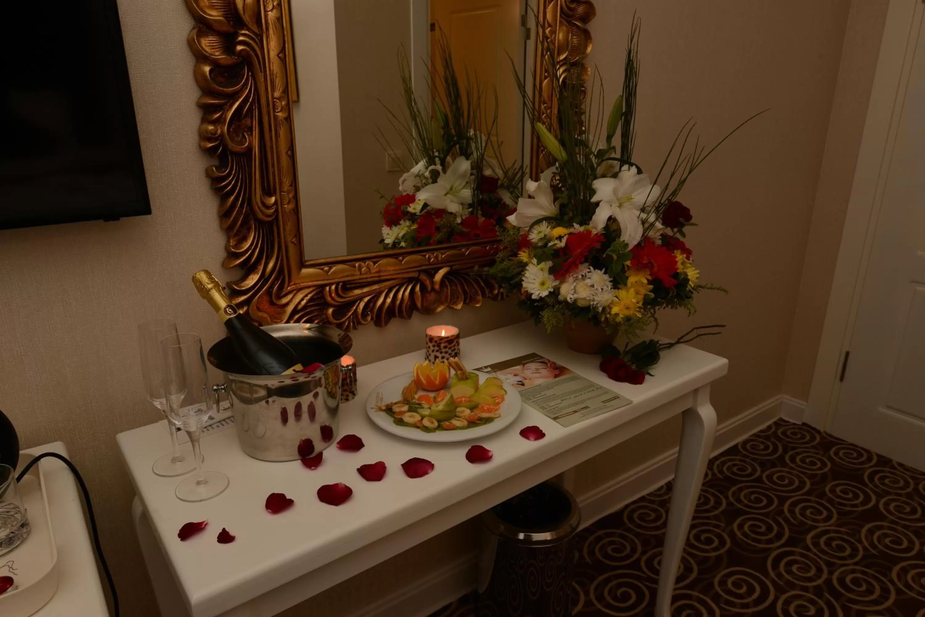 Food and drinks in Diamond Royal Hotel