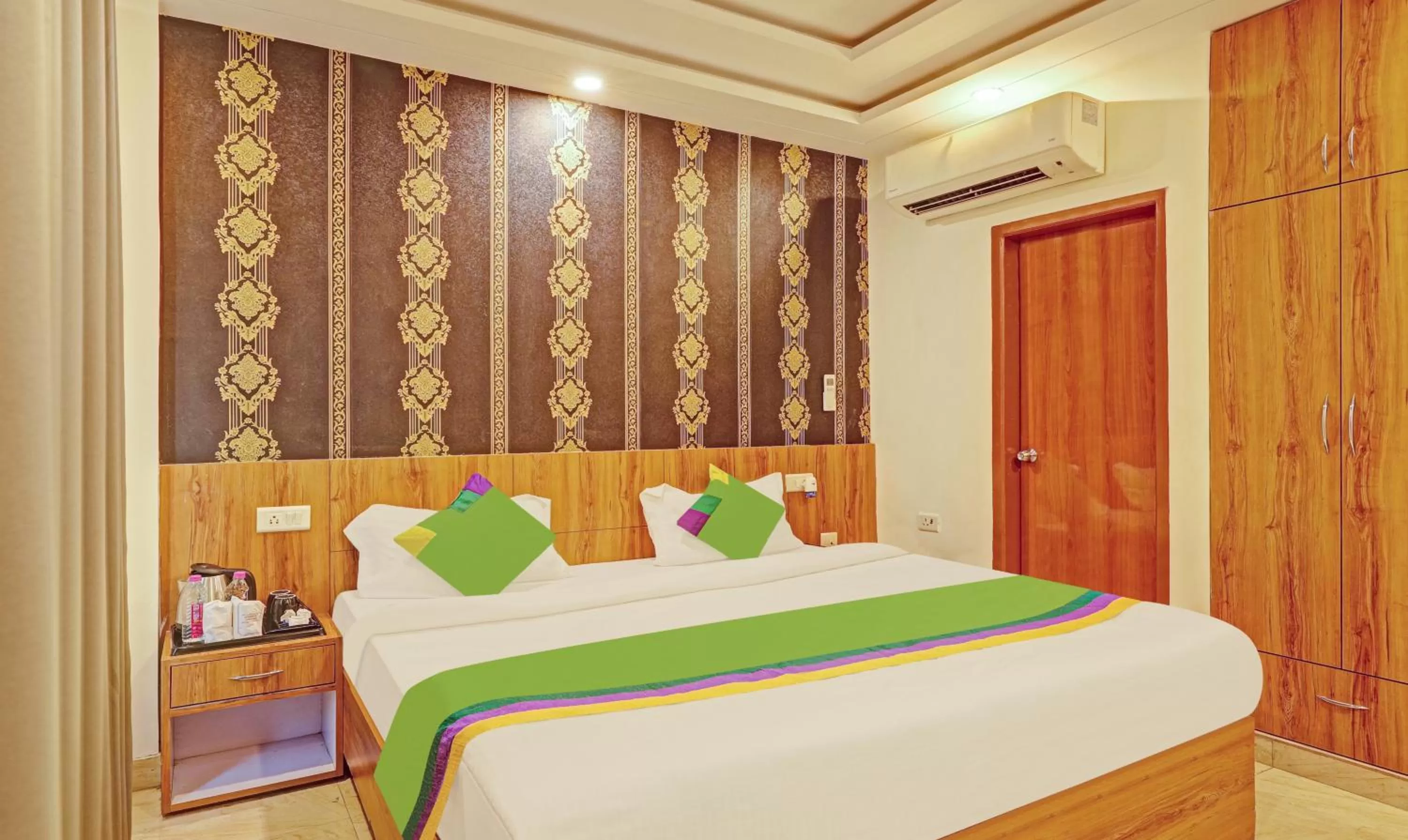 Bed in Treebo Silver Stallion