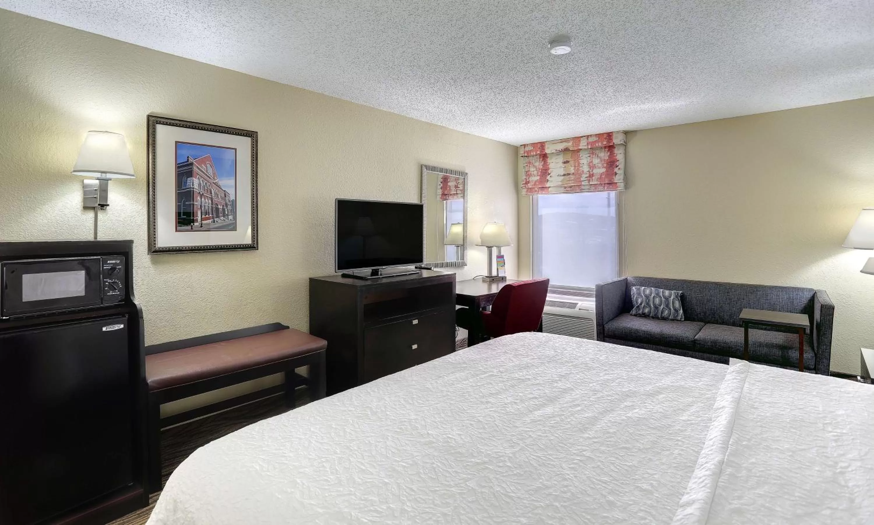 Bedroom, Bed in Hampton Inn Nashville-I-24 Hickory Hollow