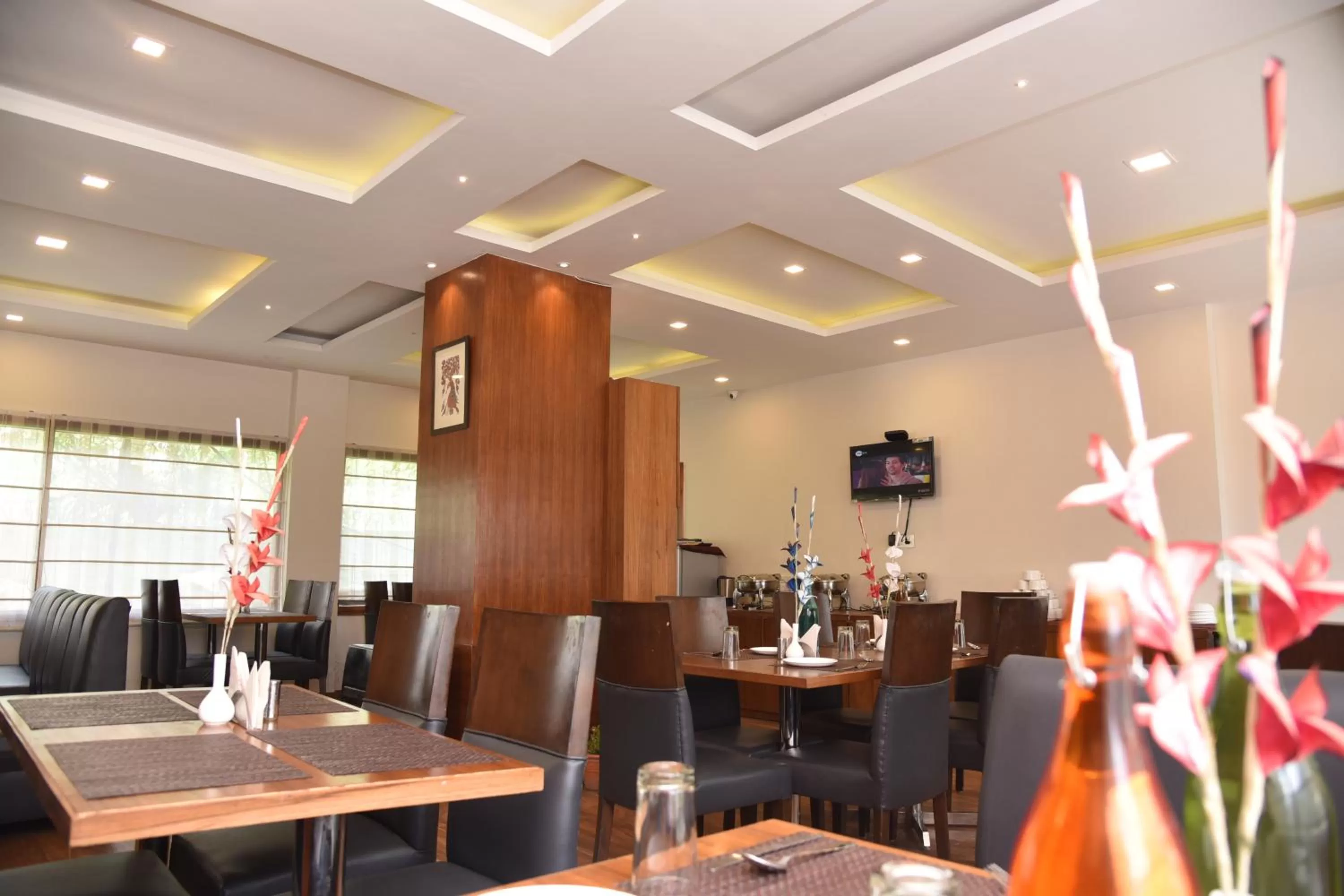 Restaurant/Places to Eat in Hotel Ambika Resort Manali