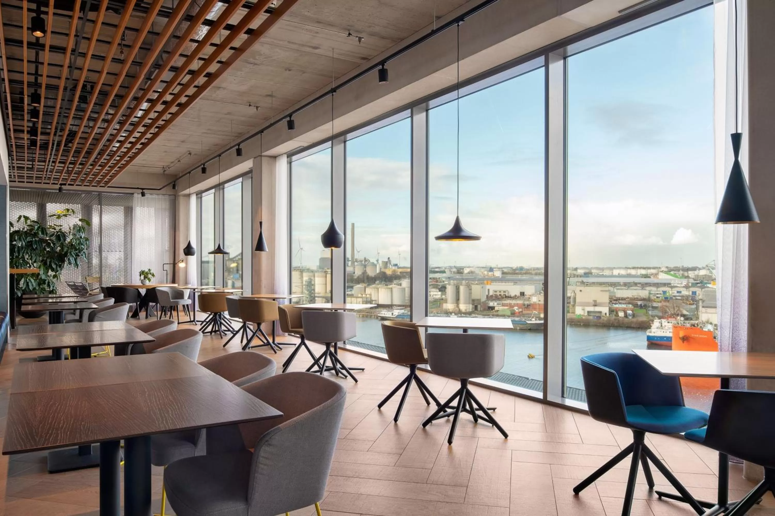 Lounge or bar in Residence Inn by Marriott Amsterdam Houthavens