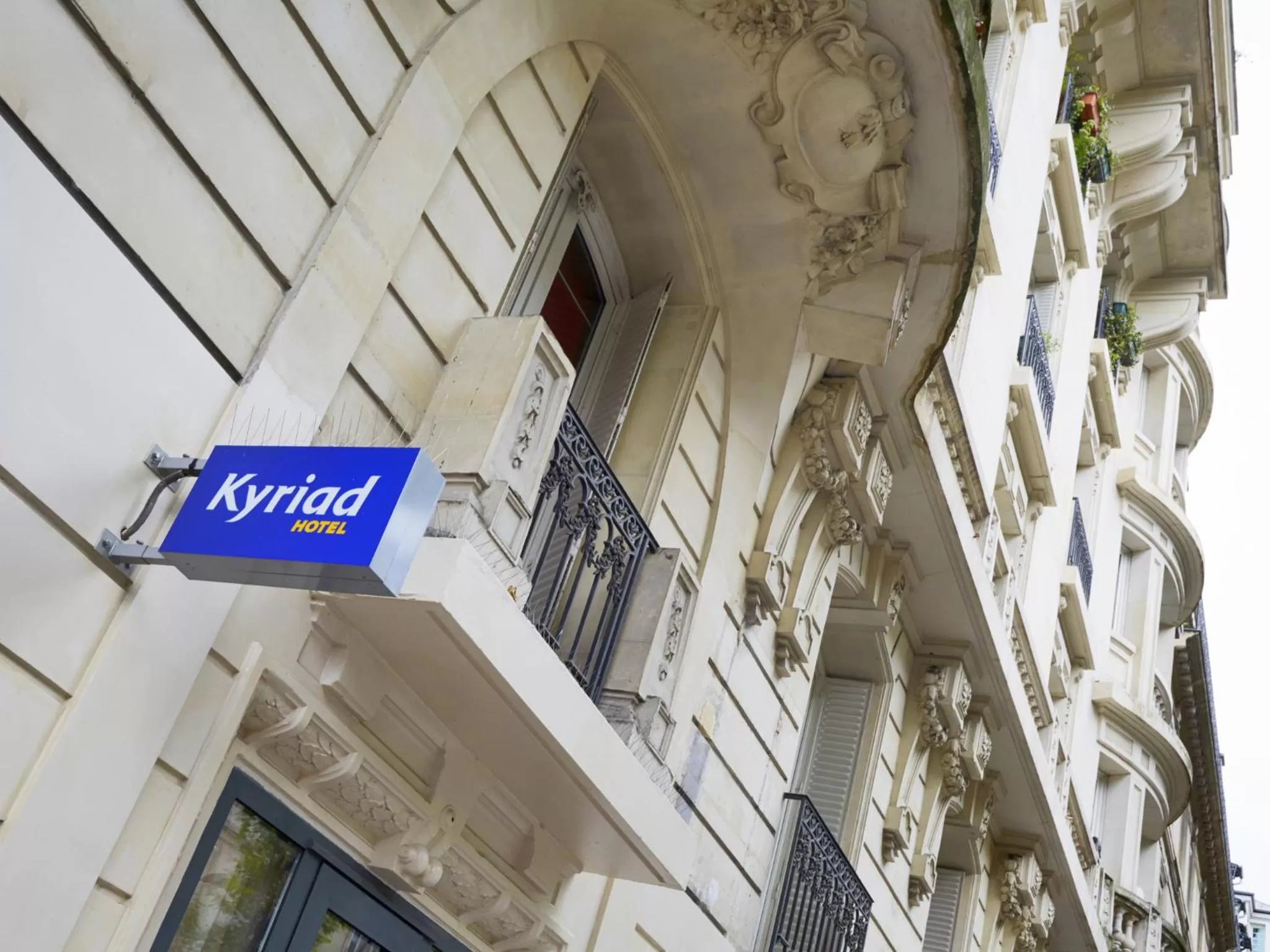 Facade/entrance in Kyriad Paris 18 - Porte de Clignancourt - Montmartre