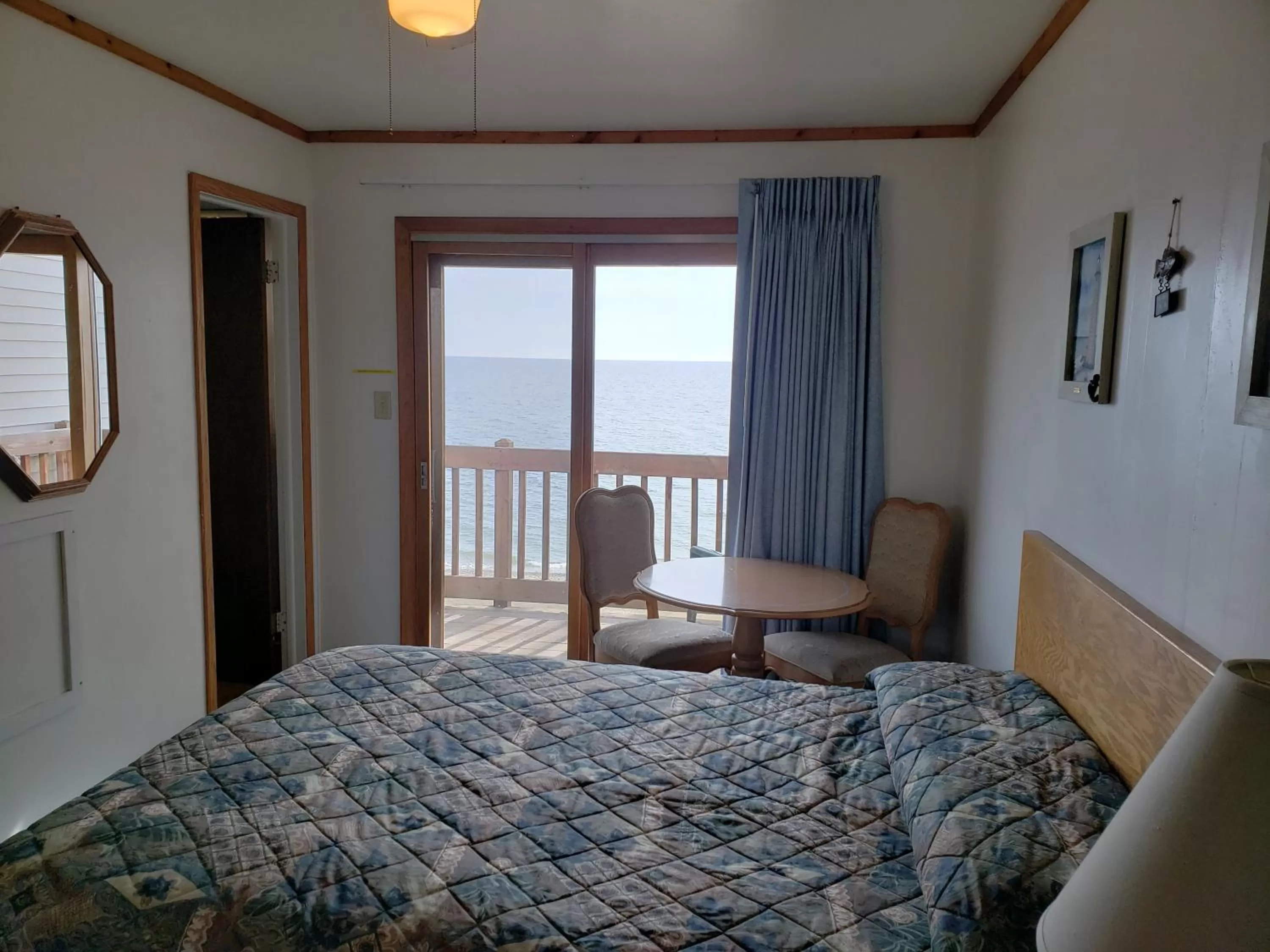 Bed in Algoma Beach Motel