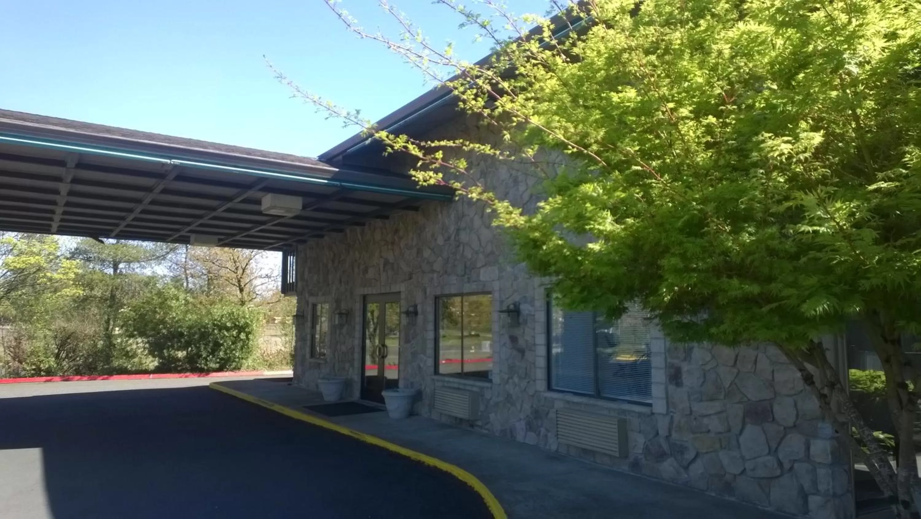 Property building in Pepper Tree Inn