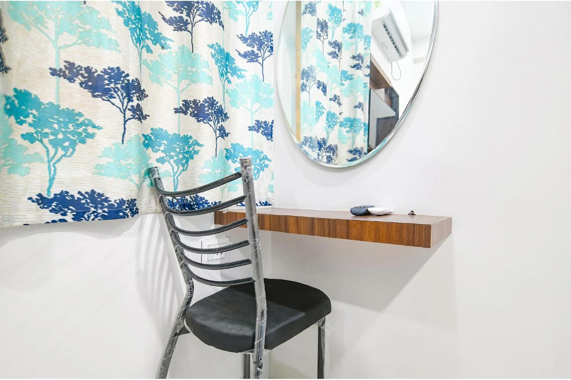 Seating area, Dining Area in FabExpress Golden Epoch