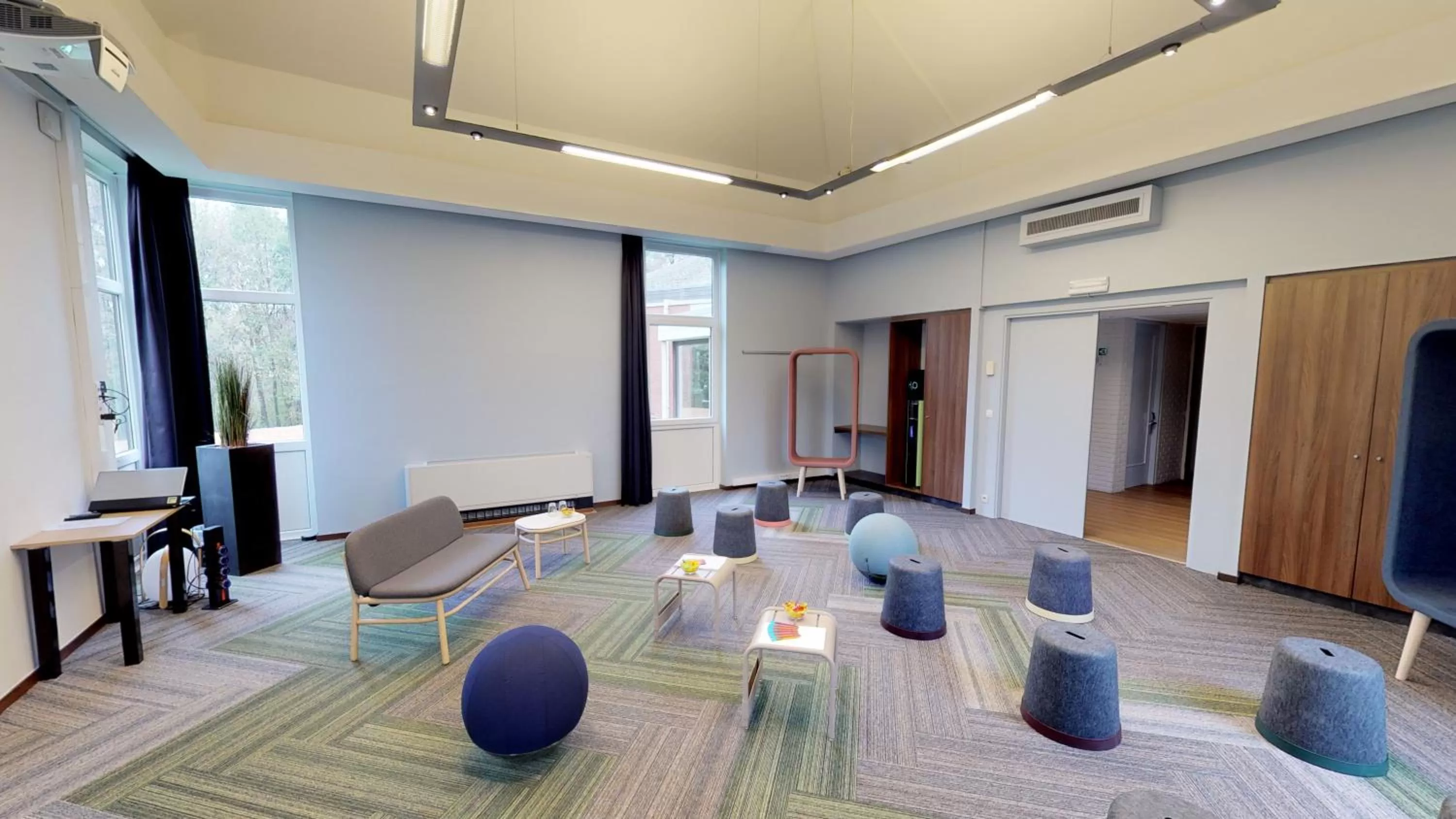 Meeting/conference room in ibis Styles Louvain-la-Neuve Hotel and Events