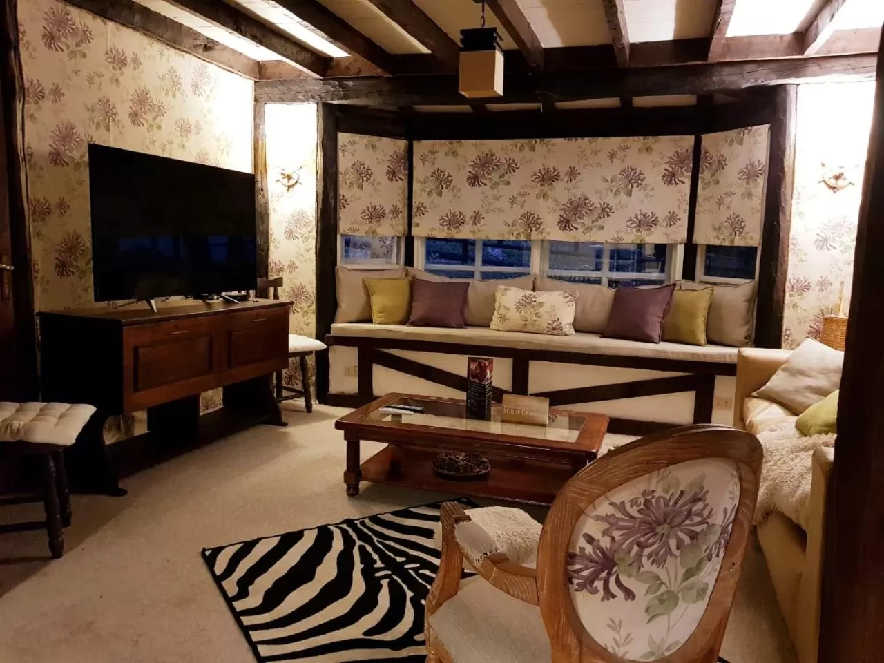 Communal lounge/ TV room in The Patagonian Lodge