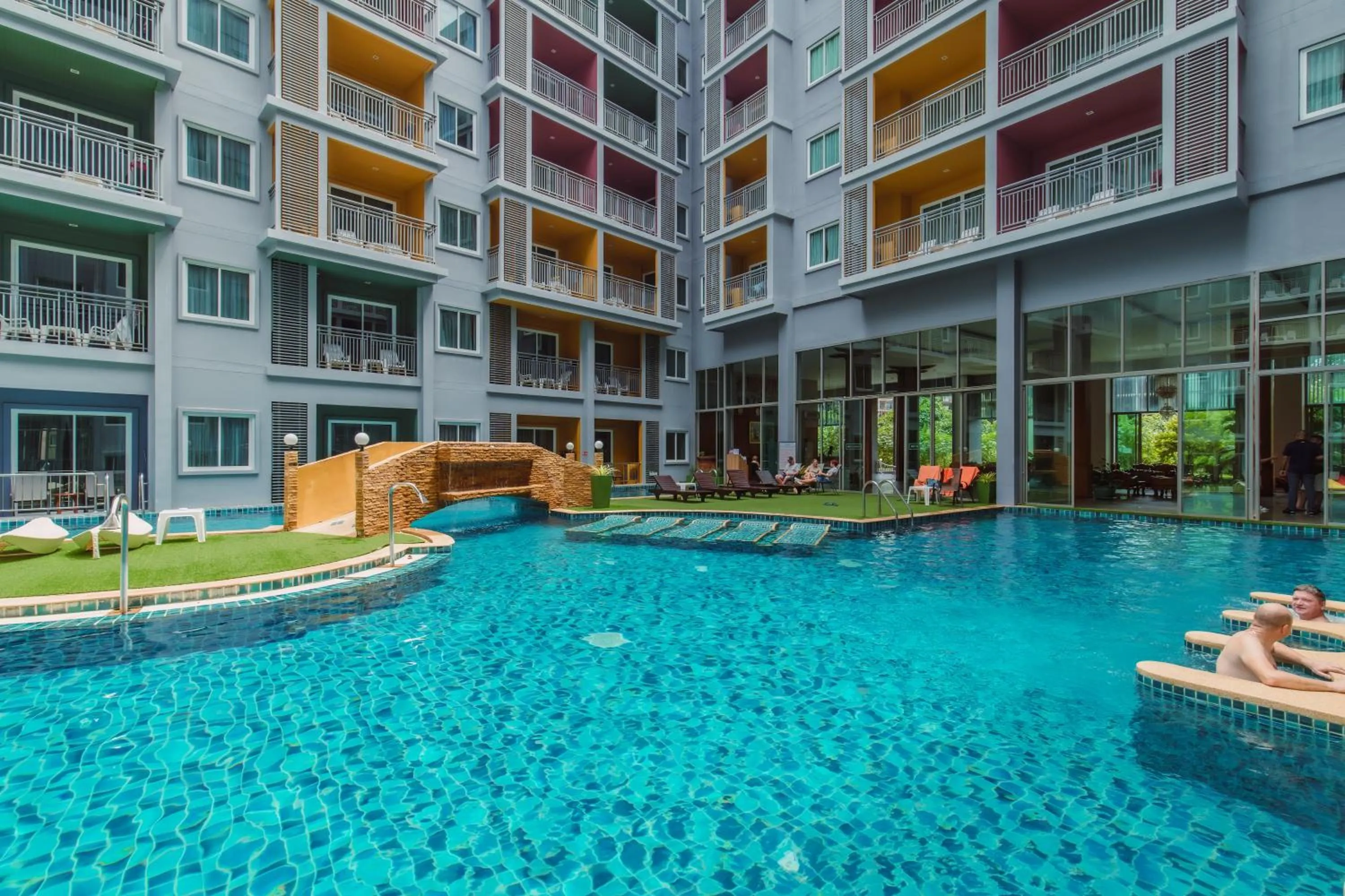 Swimming pool in Elite Suites Patong