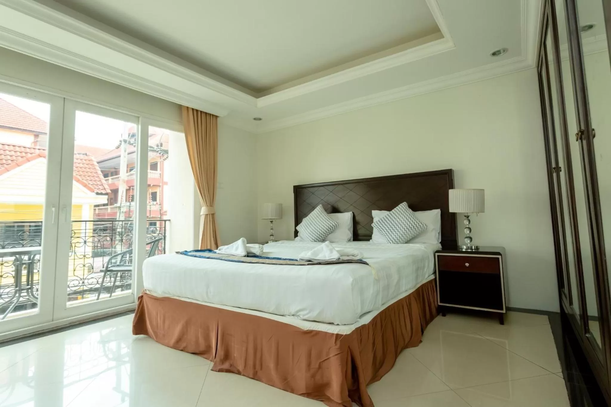 Bed in Ivory Palace Hotel