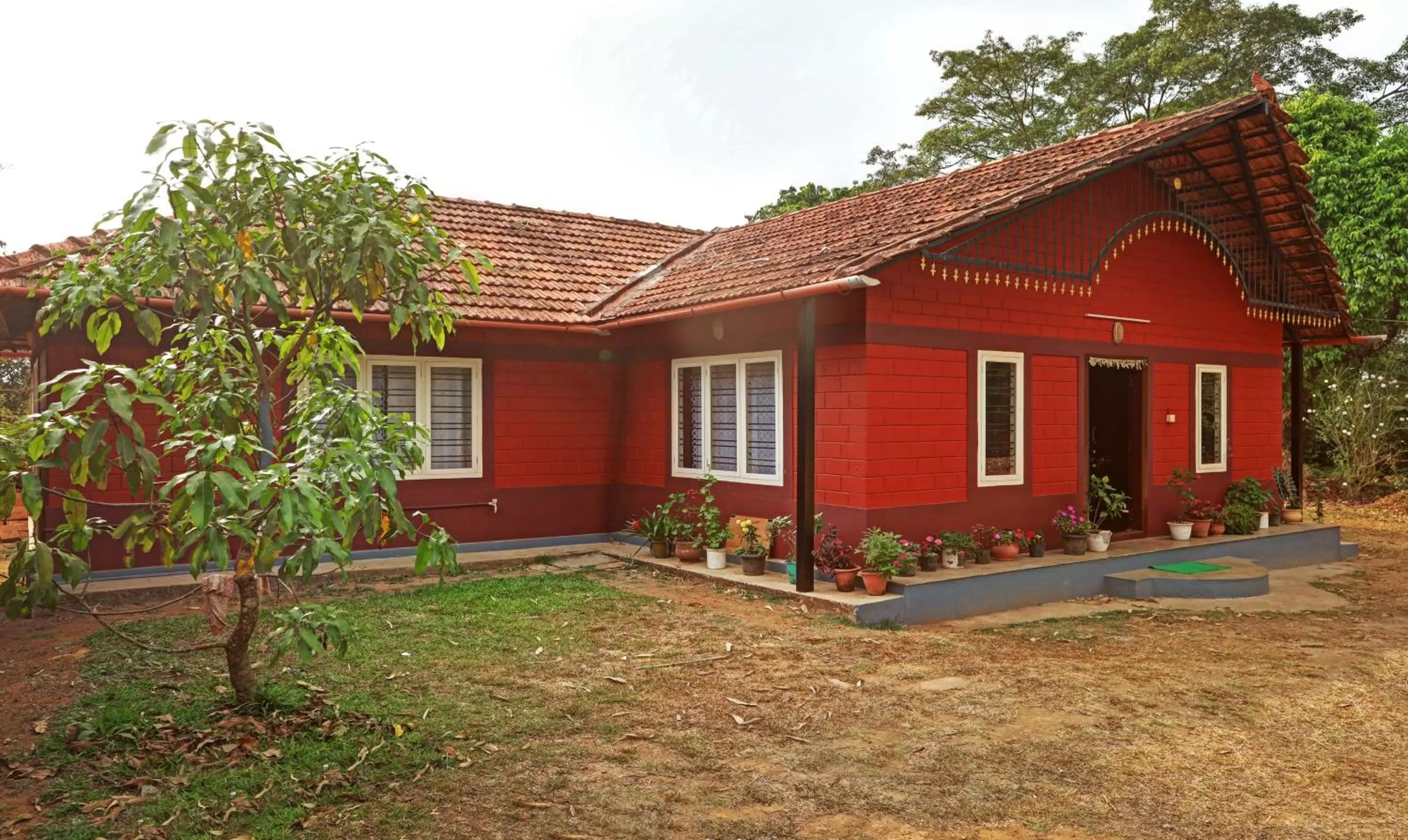 Property building in Hotel Allaranda Homestay