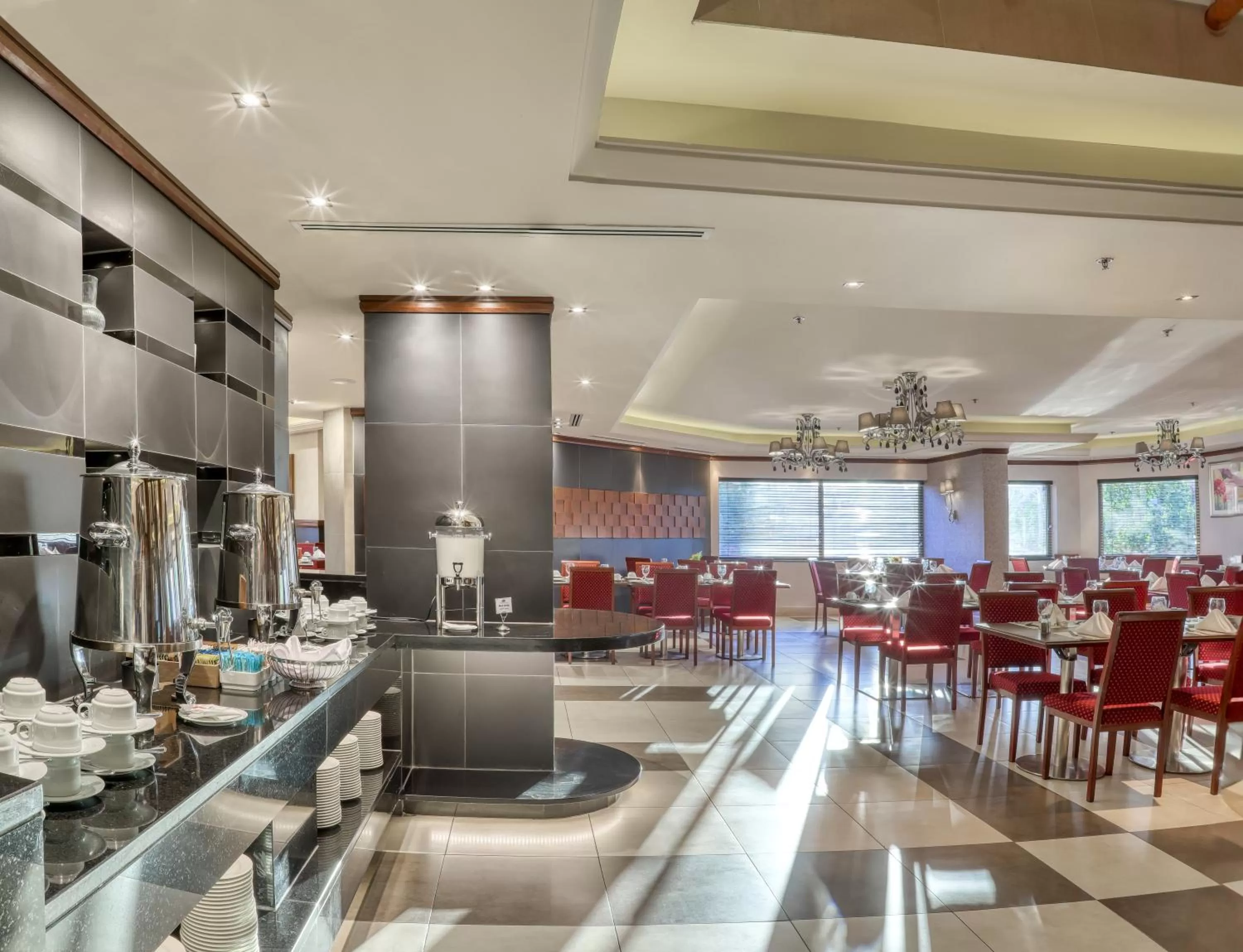 Restaurant/places to eat in Geneva Hotel