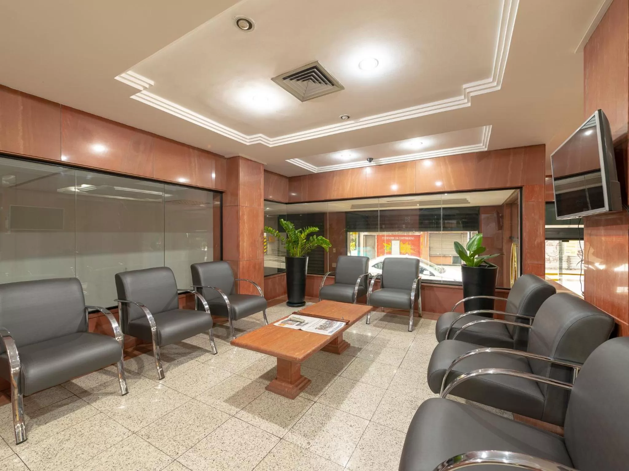 Communal lounge/ TV room in Real Castilha Hotel