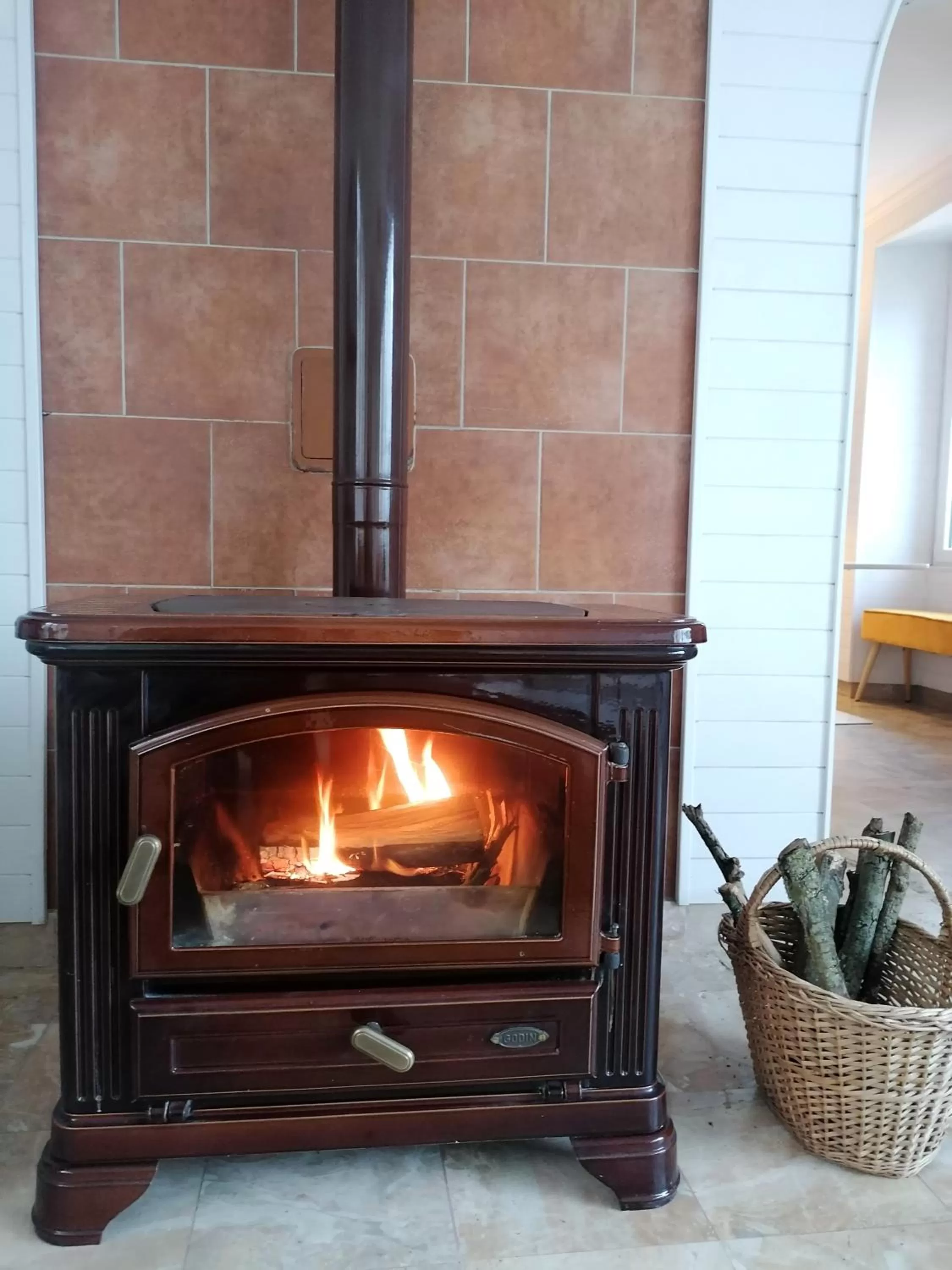 TV/Entertainment Center in La bulle d'Etel, chambres & spa