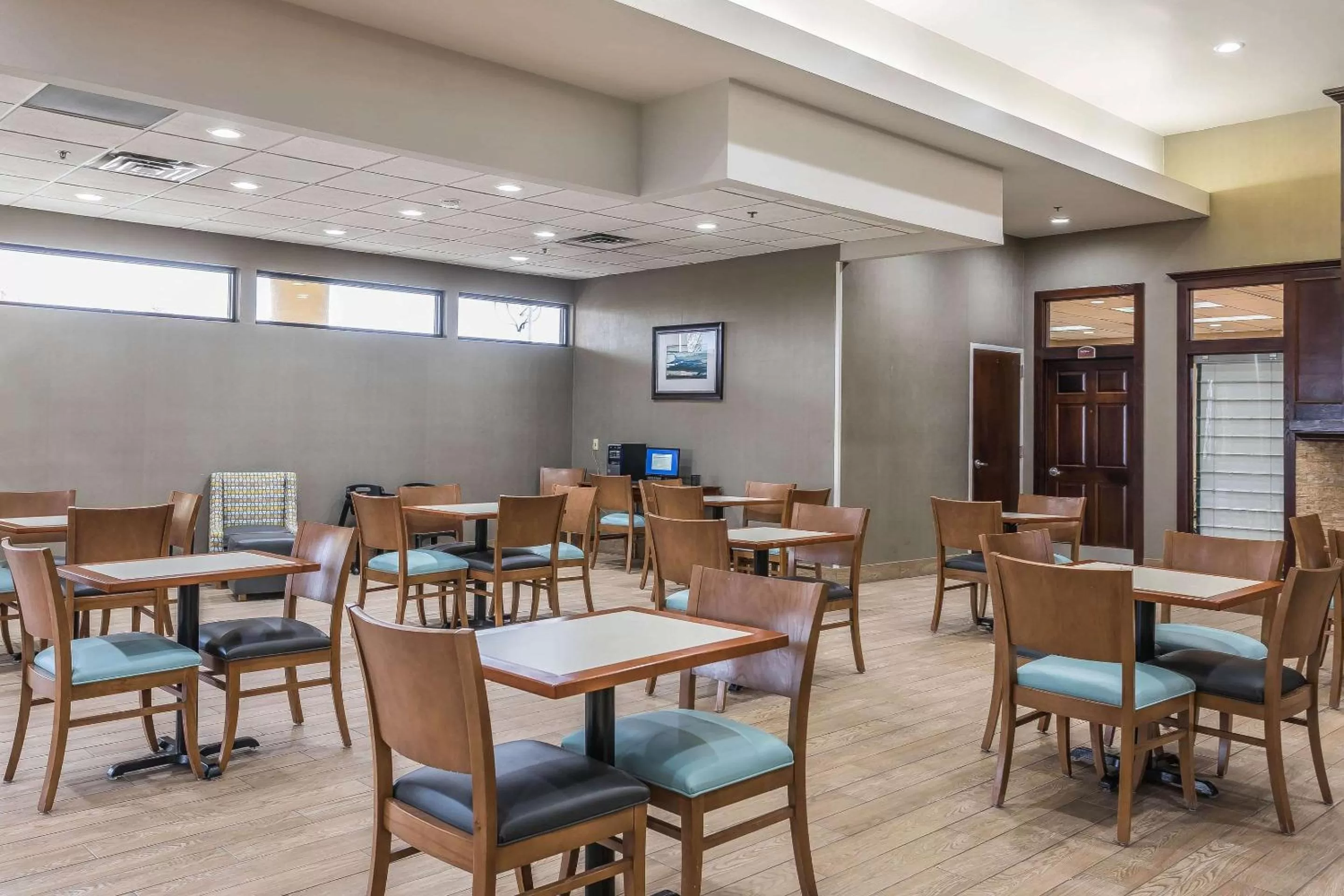 Restaurant/places to eat in Comfort Inn SW Omaha I-80