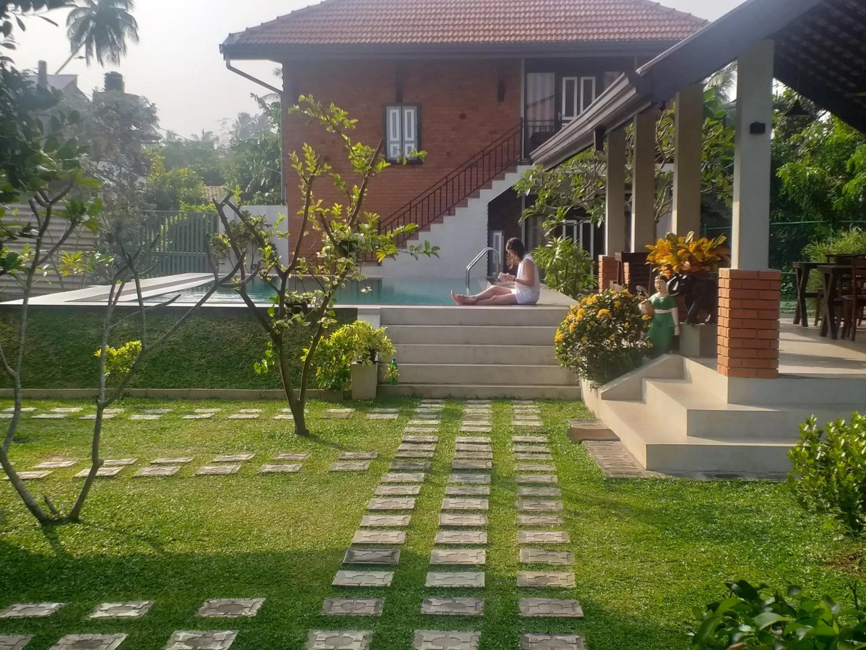 Swimming pool in Green Wood Villa Negombo