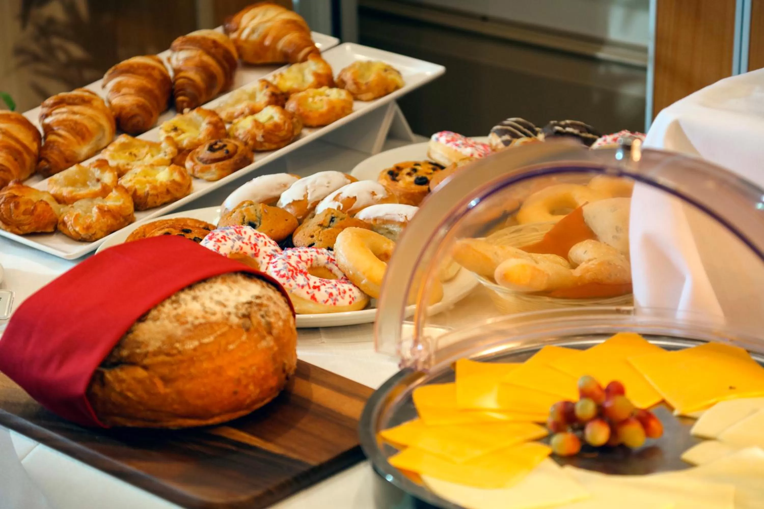 Buffet breakfast in Best Western Homestead Court Hotel