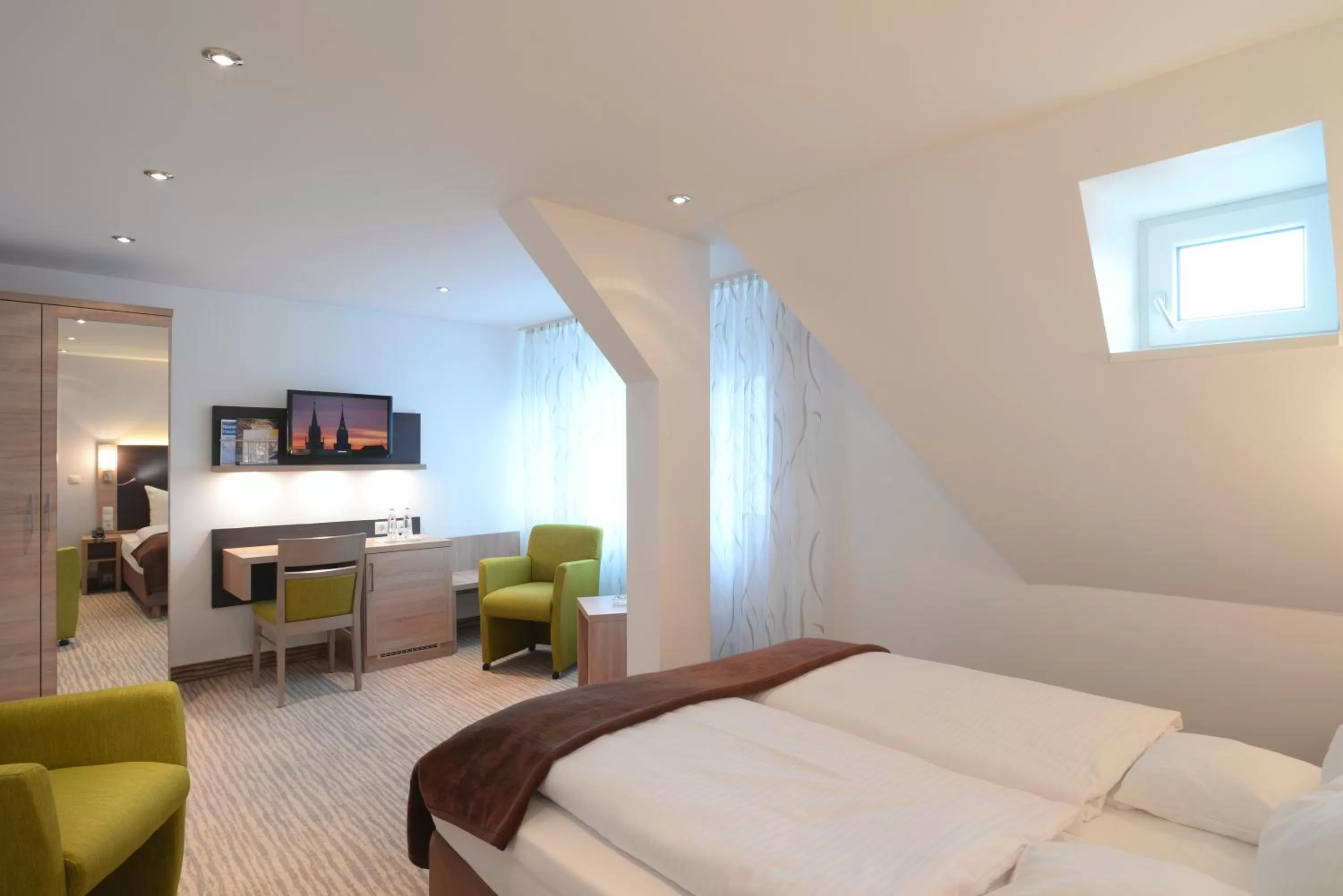 Photo of the whole room, Bed in Ringhotel Loew's Merkur