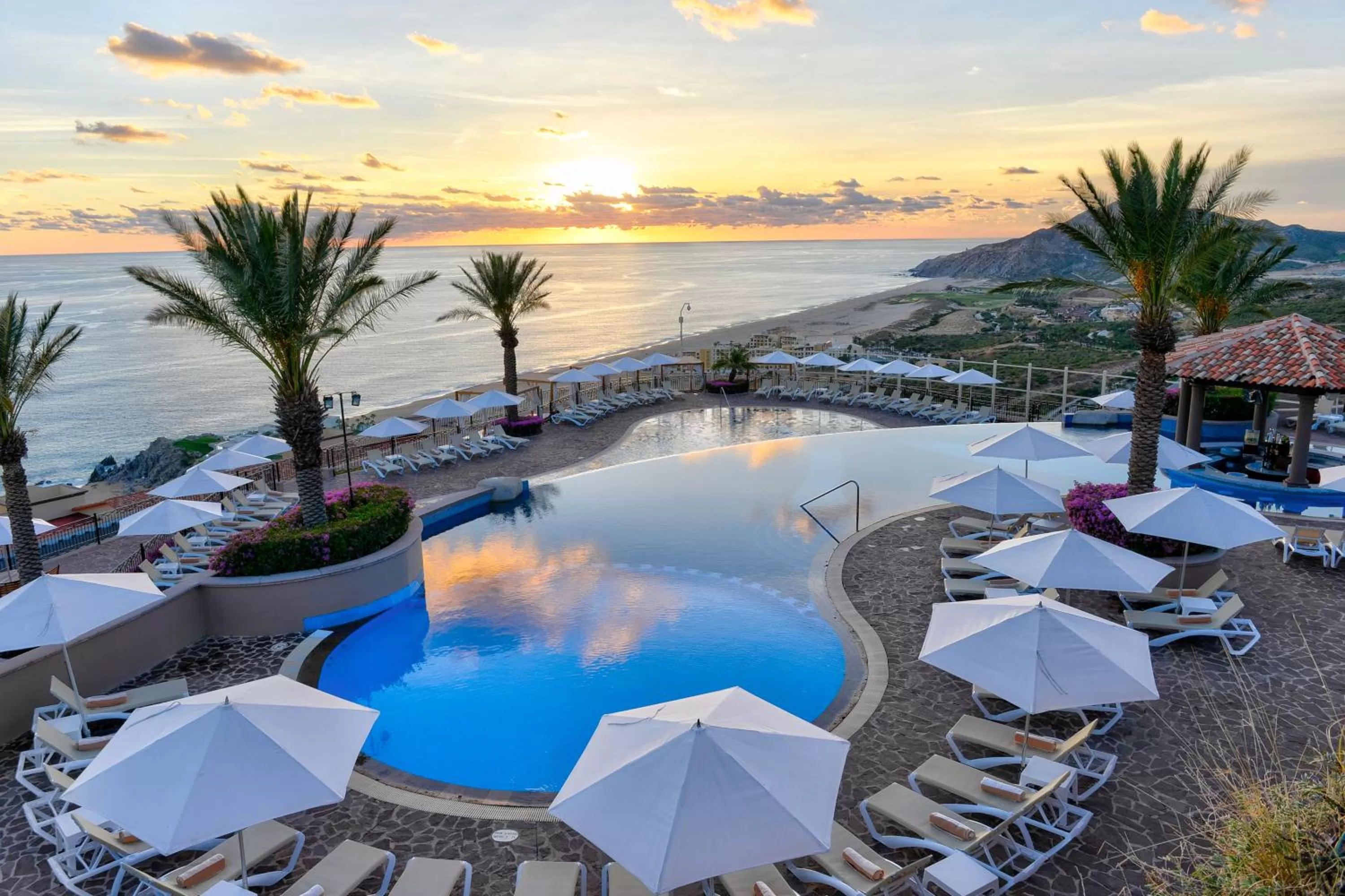 Swimming pool in Pueblo Bonito Sunset Beach Golf & Spa Resort - All Inclusive